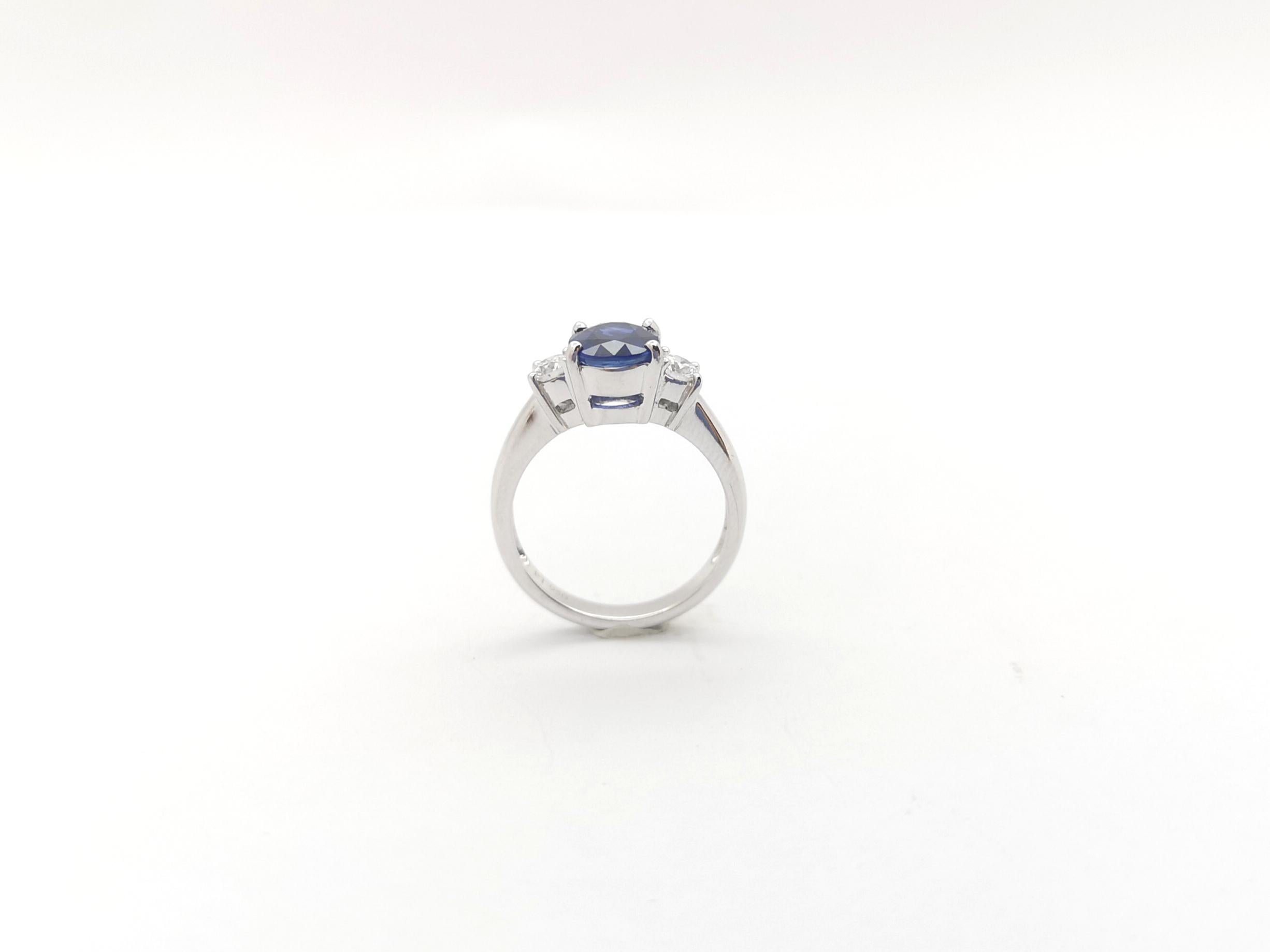 GIA Certified 2.50 cts Blue Sapphire with Diamond Ring set in Platinum 950  For Sale 7