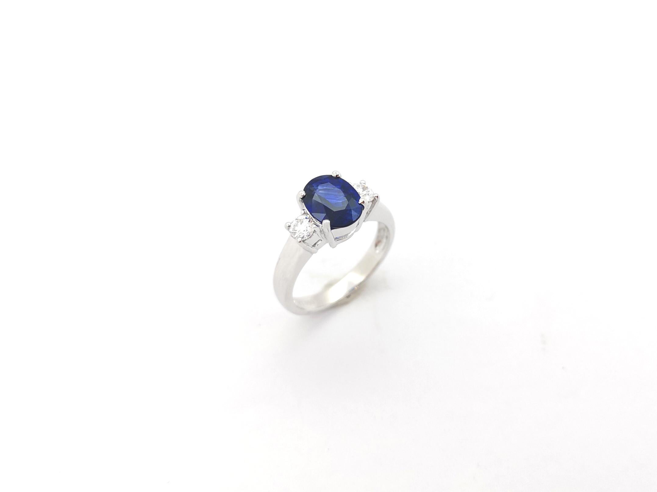 GIA Certified 2.50 cts Blue Sapphire with Diamond Ring set in Platinum 950  For Sale 8