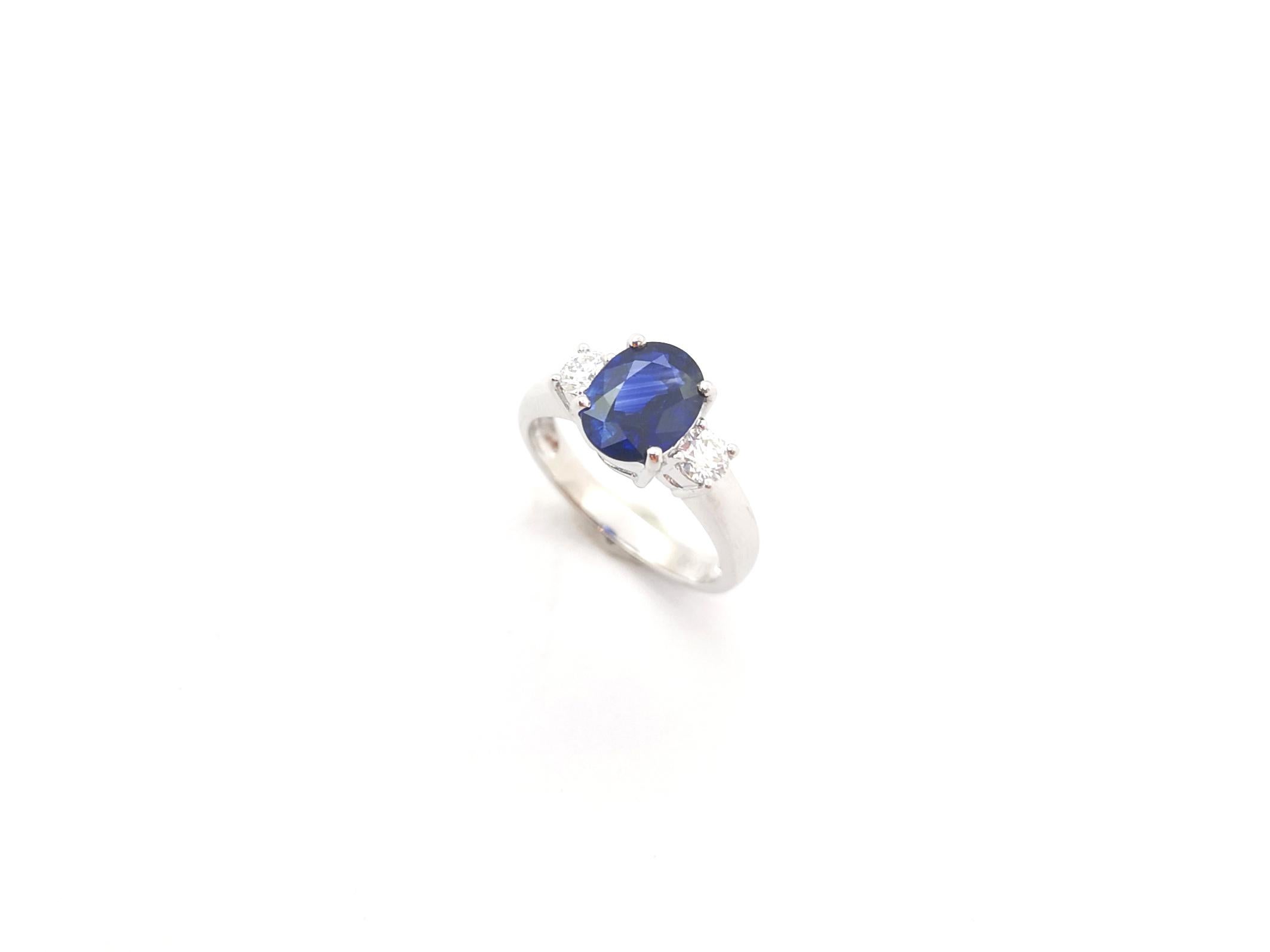 GIA Certified 2.50 cts Blue Sapphire with Diamond Ring set in Platinum 950  For Sale 11