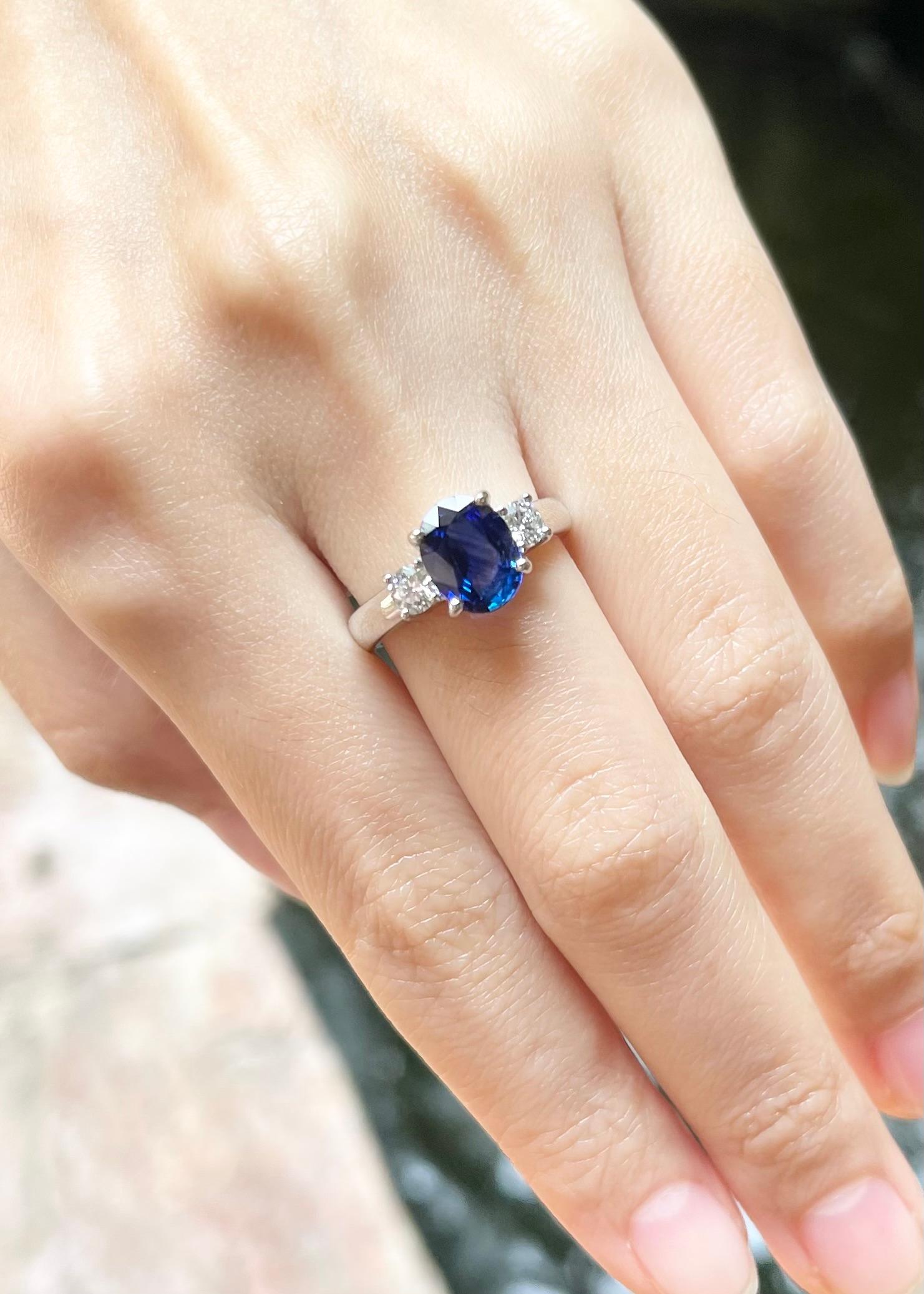 Contemporain Bague en platine 950 sertie d'un saphir bleu certifié GIA de 2,50 carats et de diamants  en vente