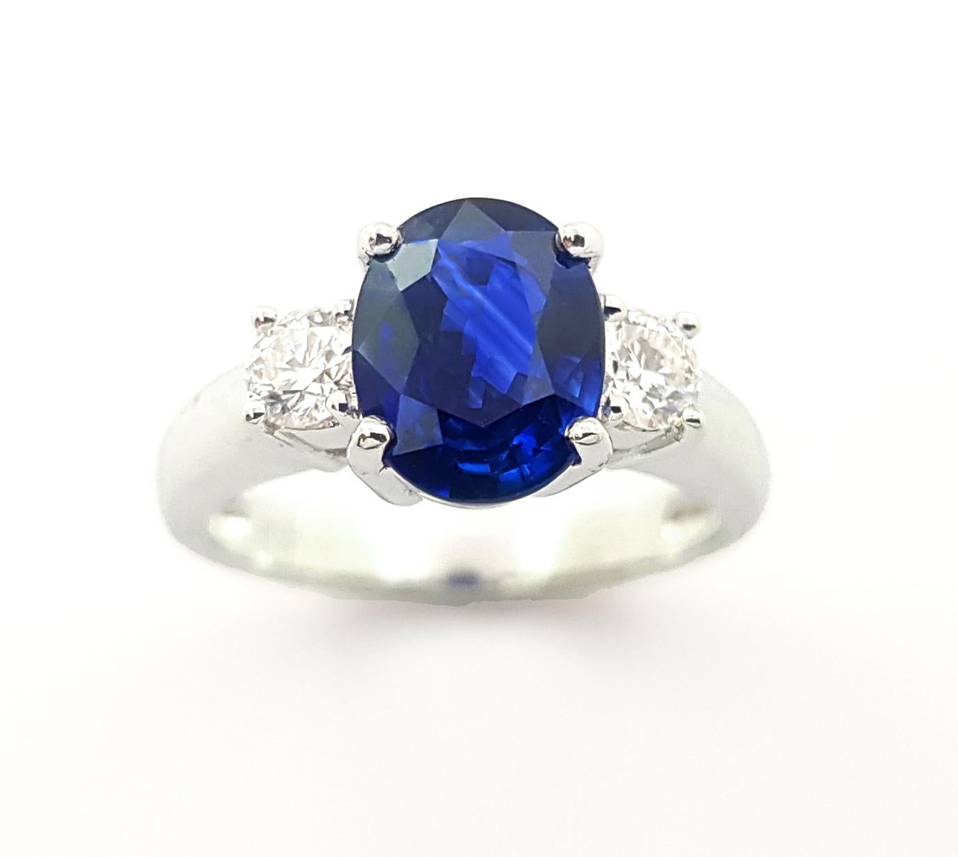 GIA Certified 2.50 cts Blue Sapphire with Diamond Ring set in Platinum 950  For Sale 2