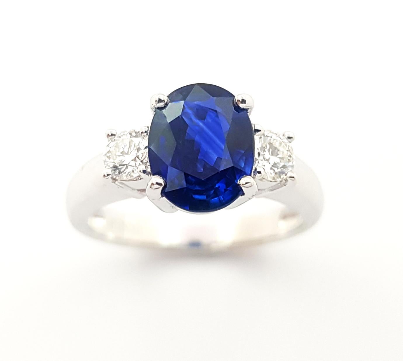 GIA Certified 2.50 cts Blue Sapphire with Diamond Ring set in Platinum 950  For Sale 3