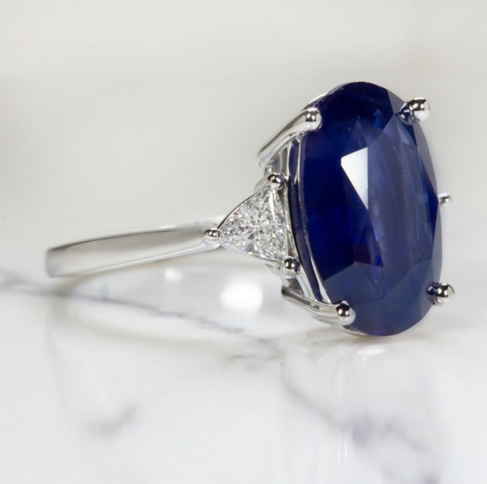 Modern GIA Certified 2.51 Carat Royal Blue Sapphire Trillion Diamond Ring For Sale