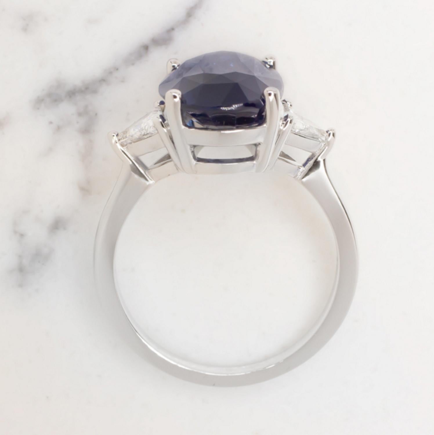 Oval Cut GIA Certified 2.51 Carat Royal Blue Sapphire Trillion Diamond Ring For Sale