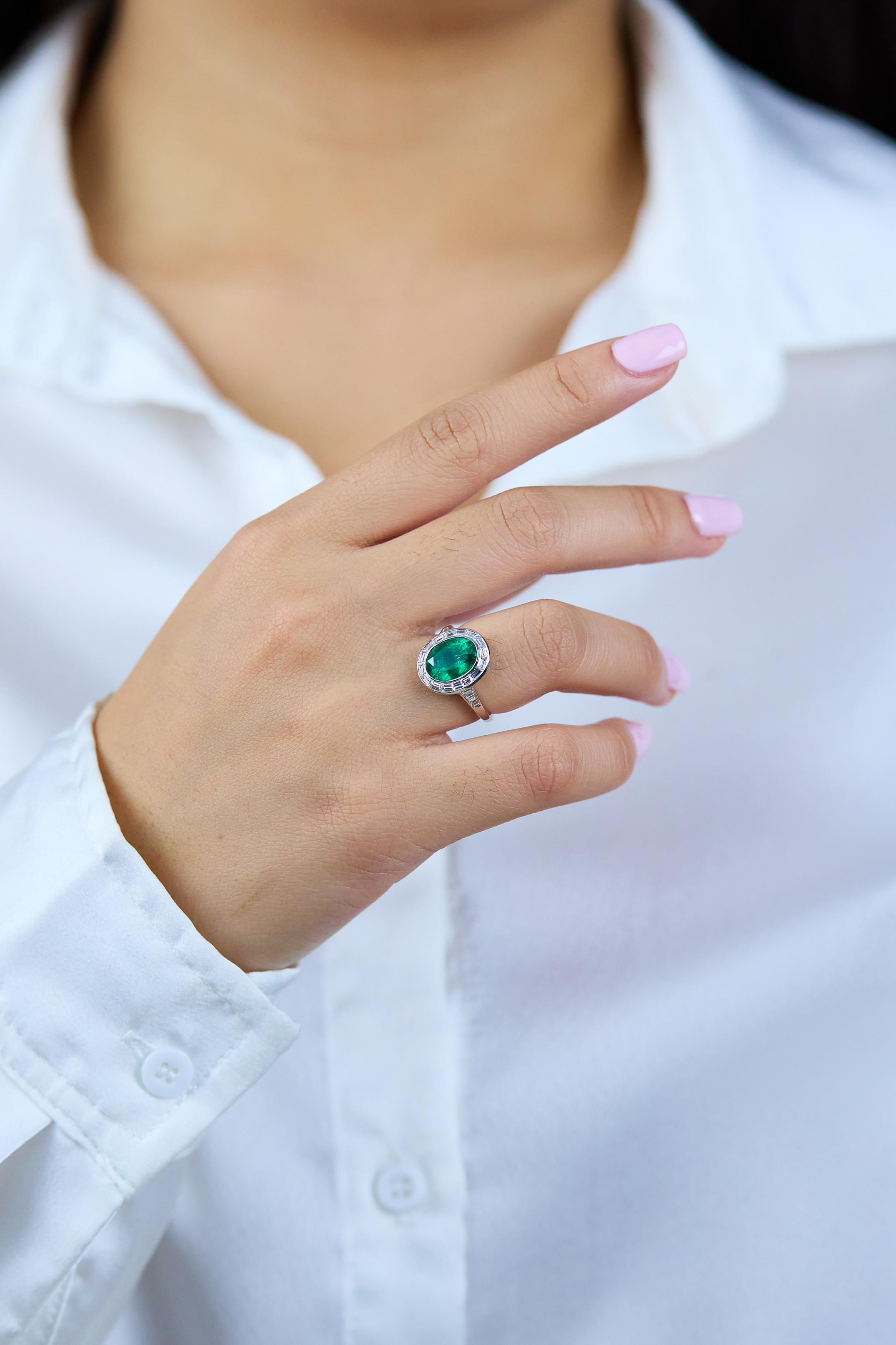 GIA Certified 2.51 Carats Oval Cut Colombian Emerald & Diamond Engagement Ring In New Condition For Sale In New York, NY