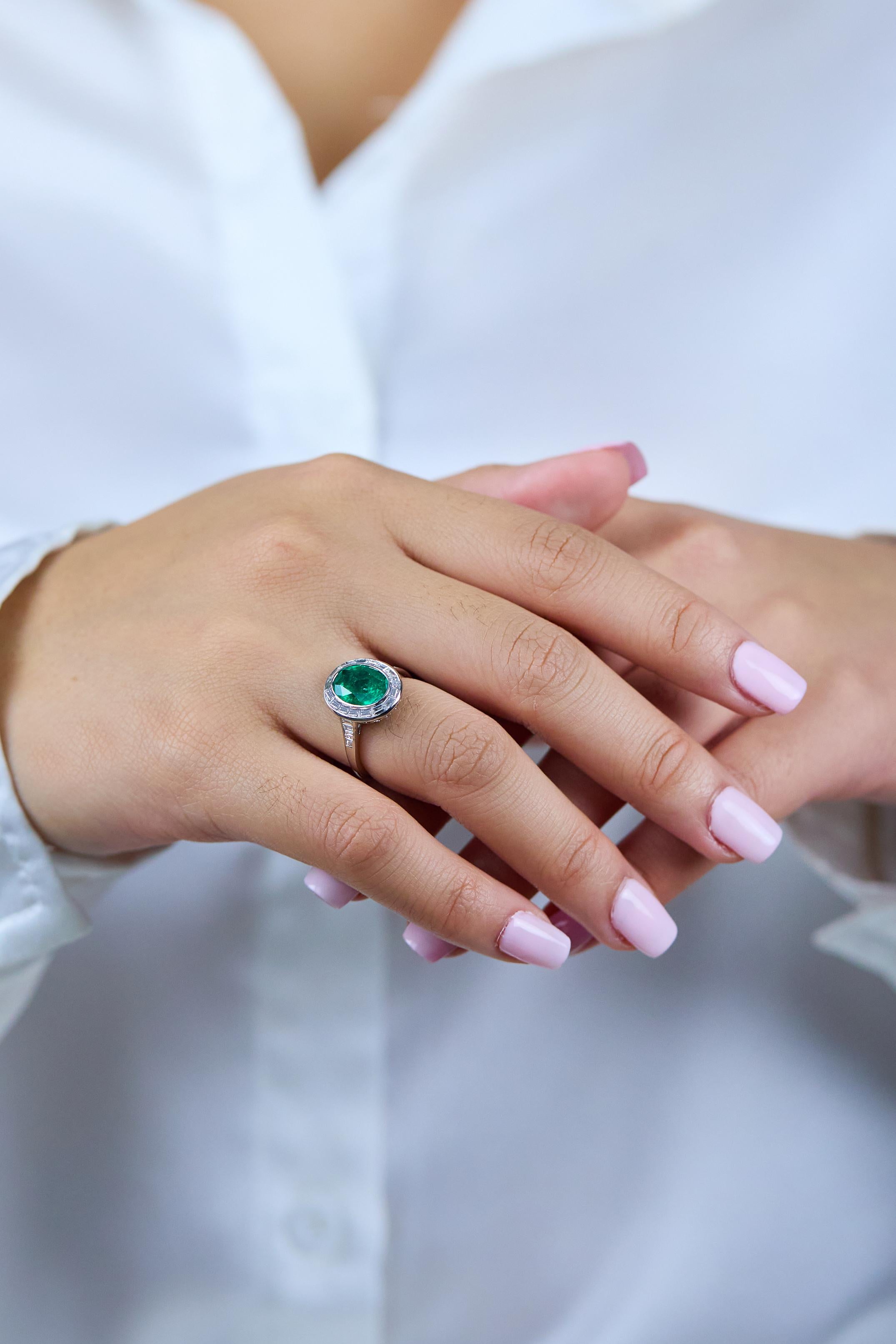 GIA Certified 2.51 Carats Oval Cut Colombian Emerald & Diamond Engagement Ring For Sale 1