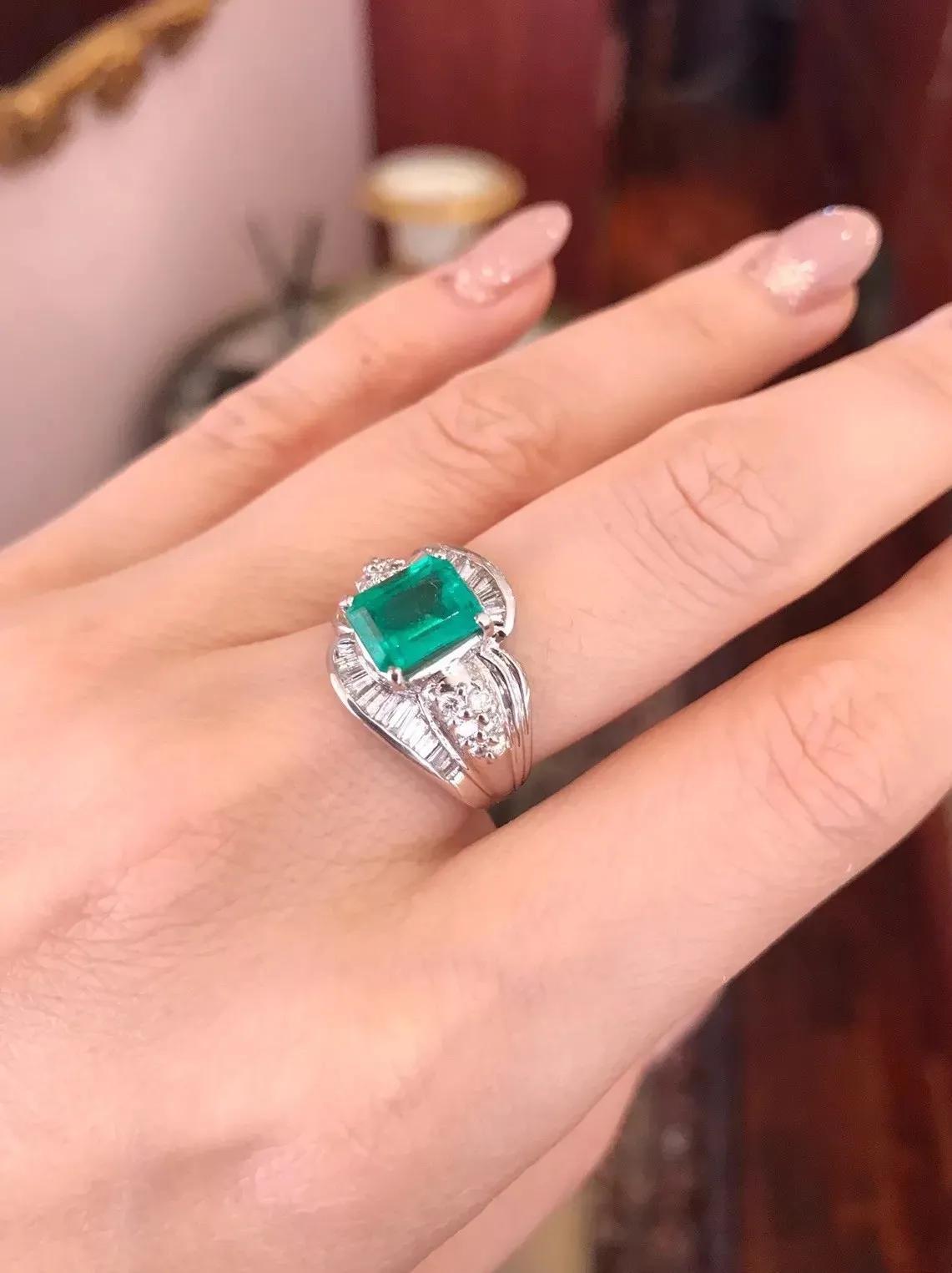 De las mujeres Anillo de Esmeralda Colombiana y Diamante en Platino de 2.52 quilates certificado por GIA en venta