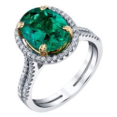 Anello cocktail con smeraldo e diamante aureolato certificato GIA da 2,52 carati in oro 18 carati