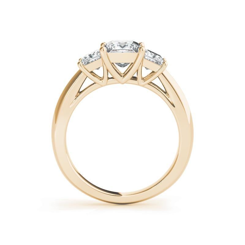 Taglio princess Anello classico con diamante a tre pietre con taglio principessa certificato GIA da 2.52 carati in vendita