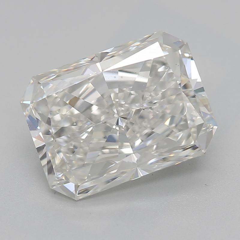 Elevate your collection with This exquisite diamond ring featuring a breathtaking radiant I VS2 2.52 center stone. The exquisite design showcases a prong setting that enhances the diamond's natural brilliance, while an elegant emerald-shaped halo
