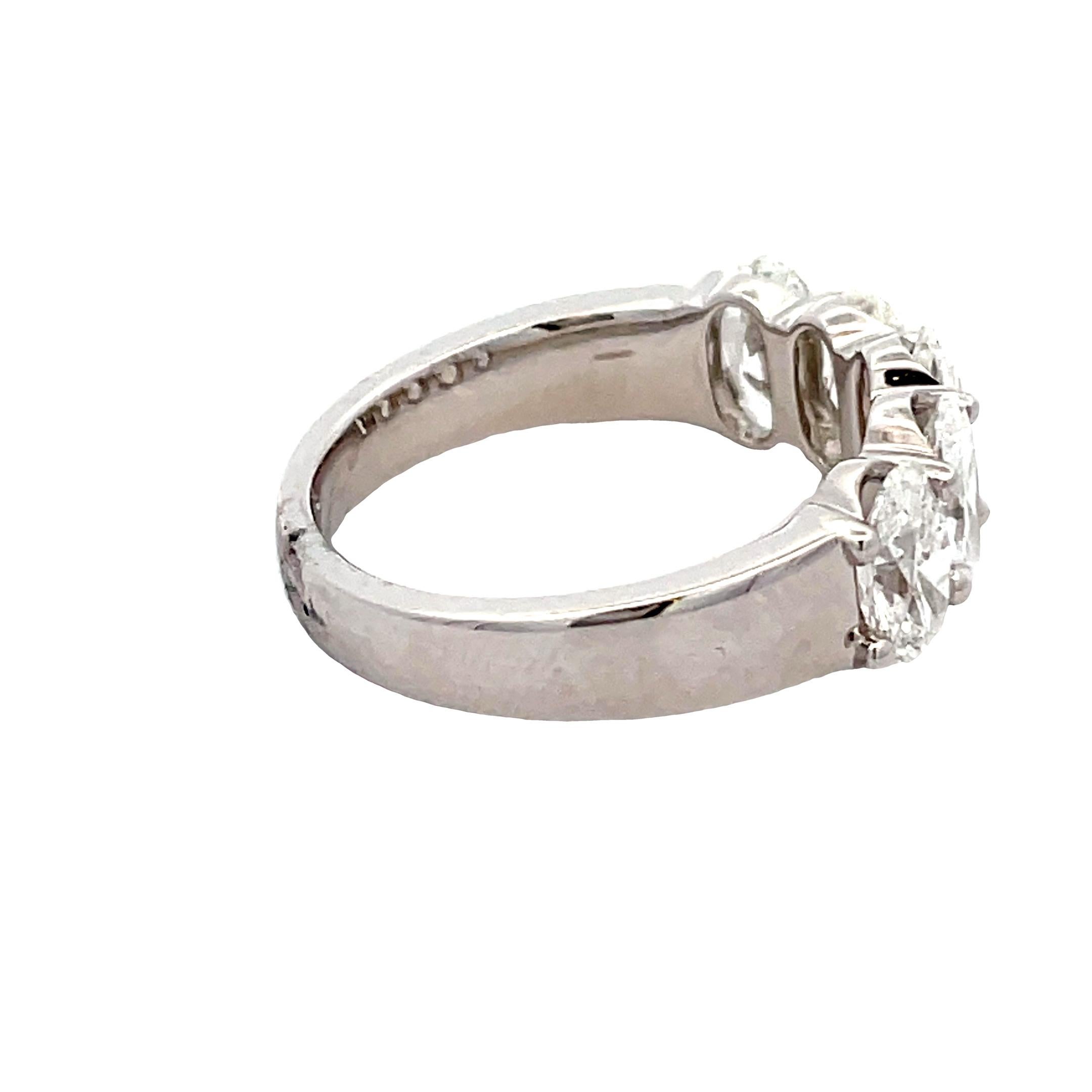 GIA Certified 2.52ct WHITE DIAMOND OVAL 18KW RING In New Condition For Sale In New York, NY