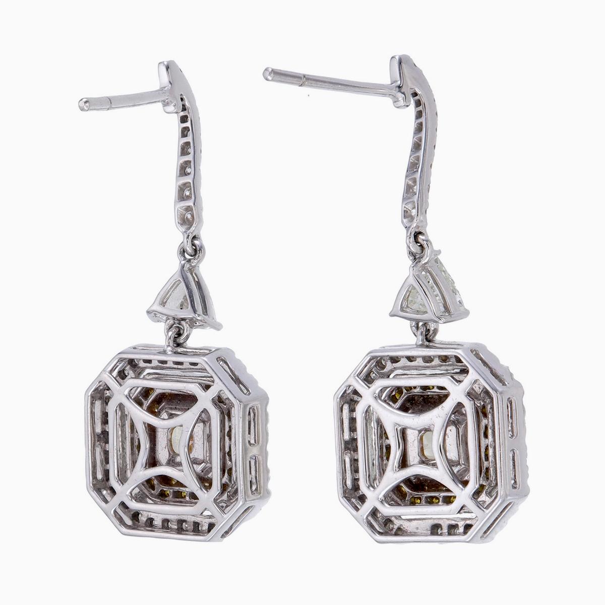 Boucles d'oreilles pendantes certifiées GIA de 2,53 carats de couleur jaune clair fantaisie en vente 2