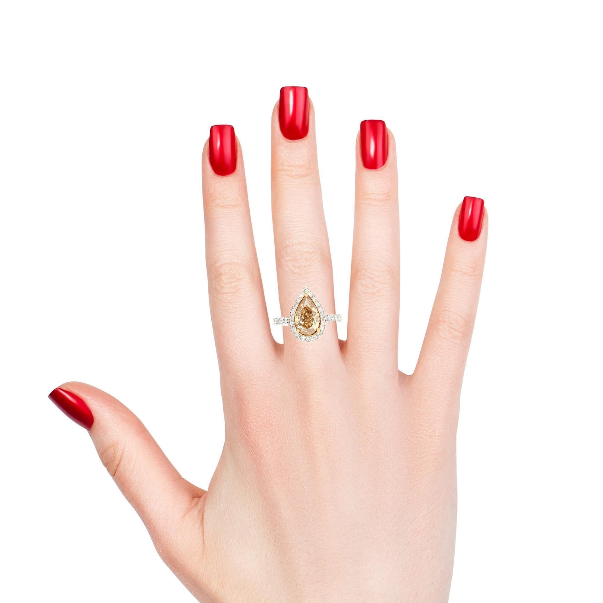 Bague de fiançailles certifiée GIA, 2,53 carats, diamant brun taillé en poire, halo pavé en vente 1