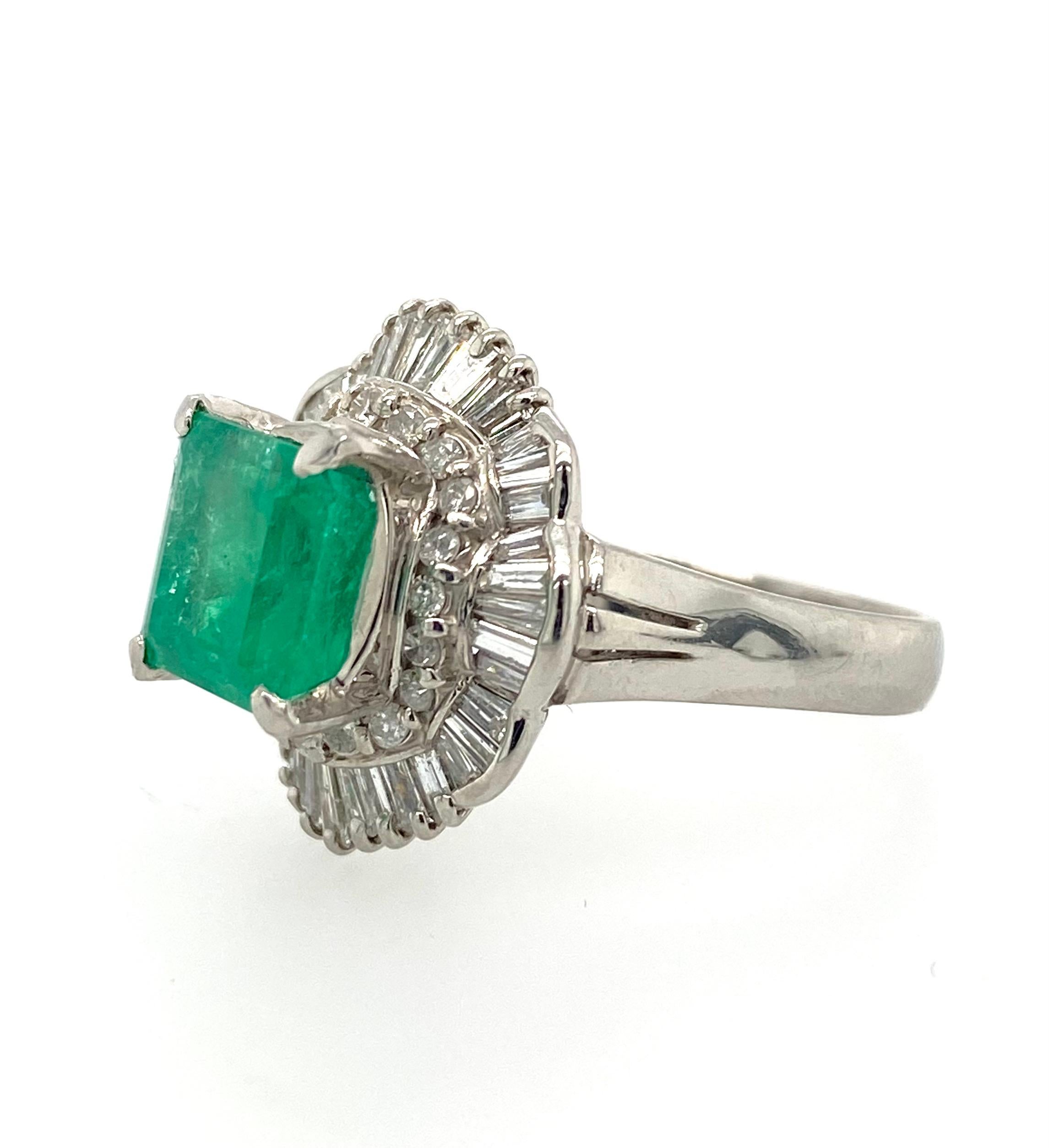 This ring is a stunning piece of jewelry that features a 2.53 carat Colombian emerald as its centerpiece. The emerald is a beautiful and vibrant green color, and it is known for its unique and attractive color. Colombian emeralds are considered to