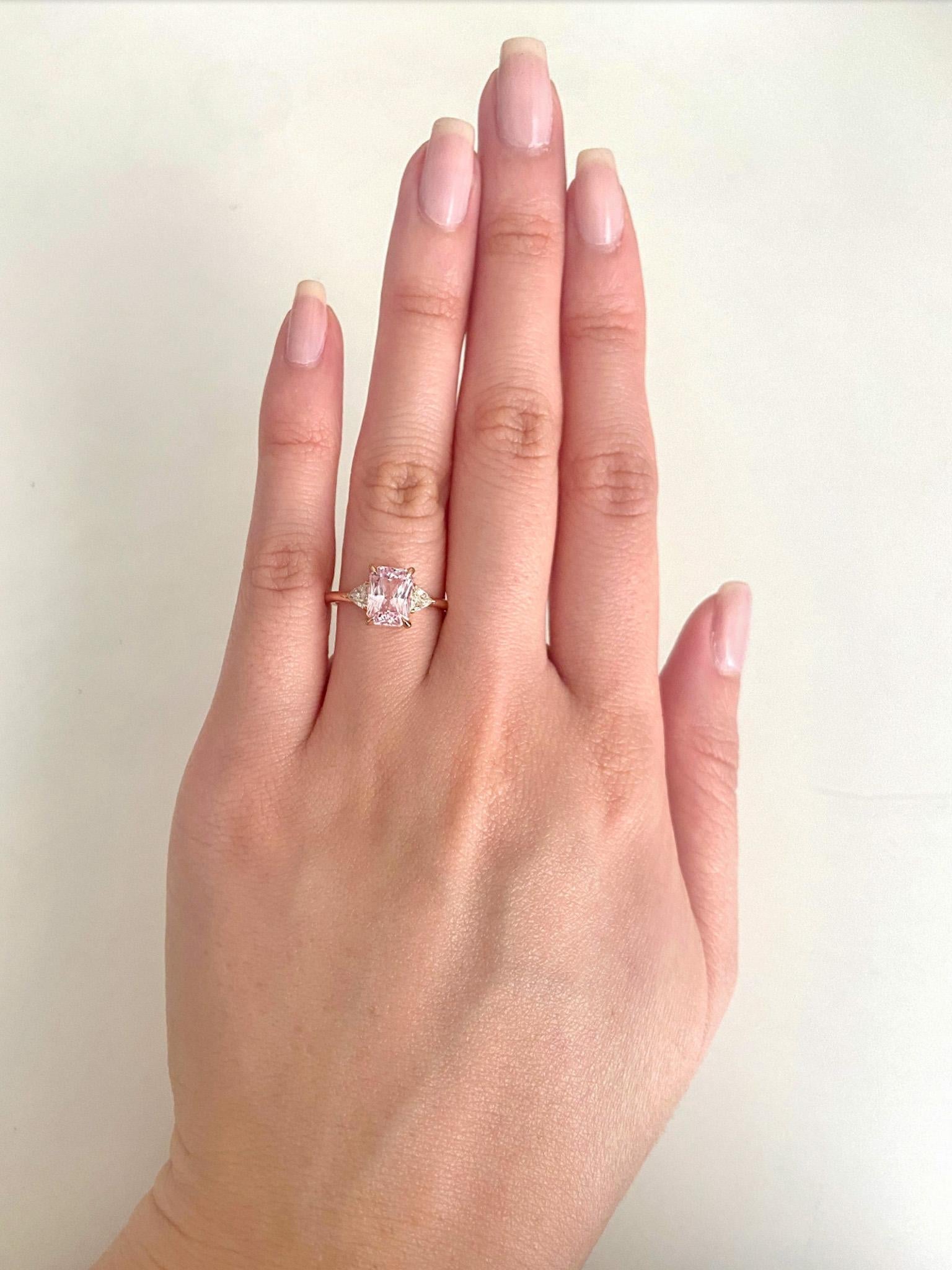 GIA Certified 2.54 Carat 3-Stone Natural Pink Sapphire Diamond Engagement Ring In New Condition For Sale In Los Angeles, CA