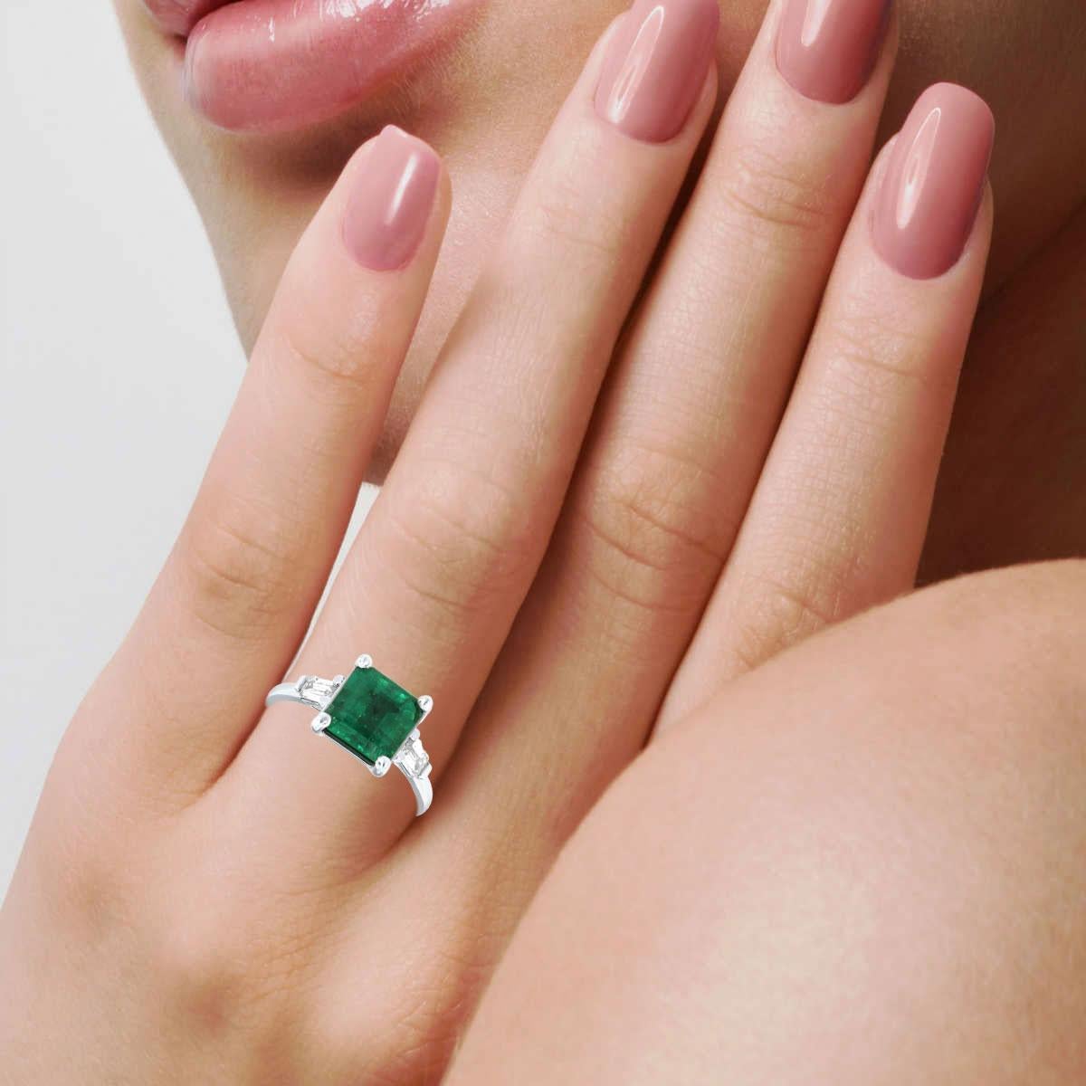 Platinring, GIA zertifiziert 2,54 Karat Asscher Grüner Smaragd & Baguette Diamant Damen