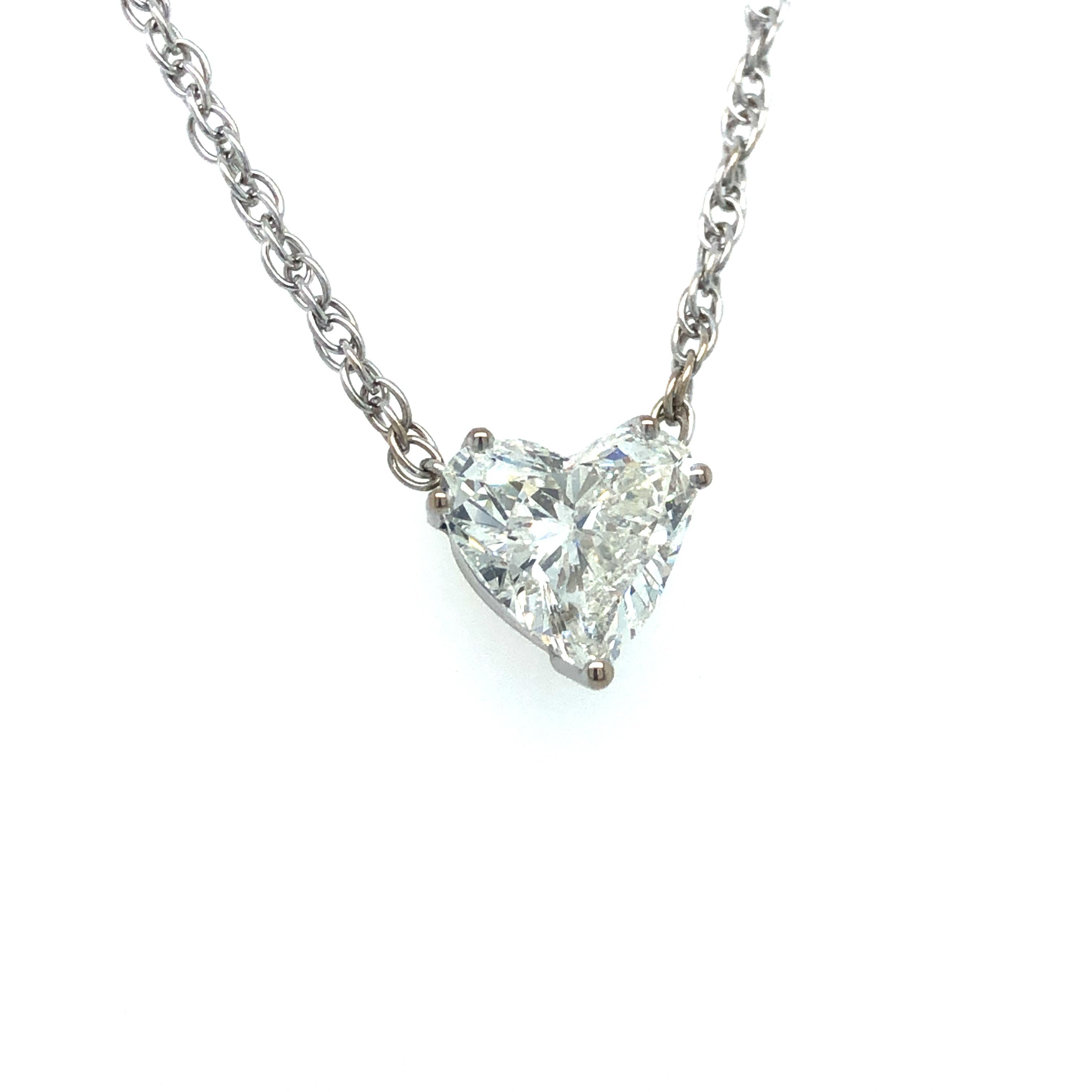 GIA Certified 2.54 Carat Diamond Heart Necklace in 18 Karat White Gold In Good Condition In Lucerne, CH