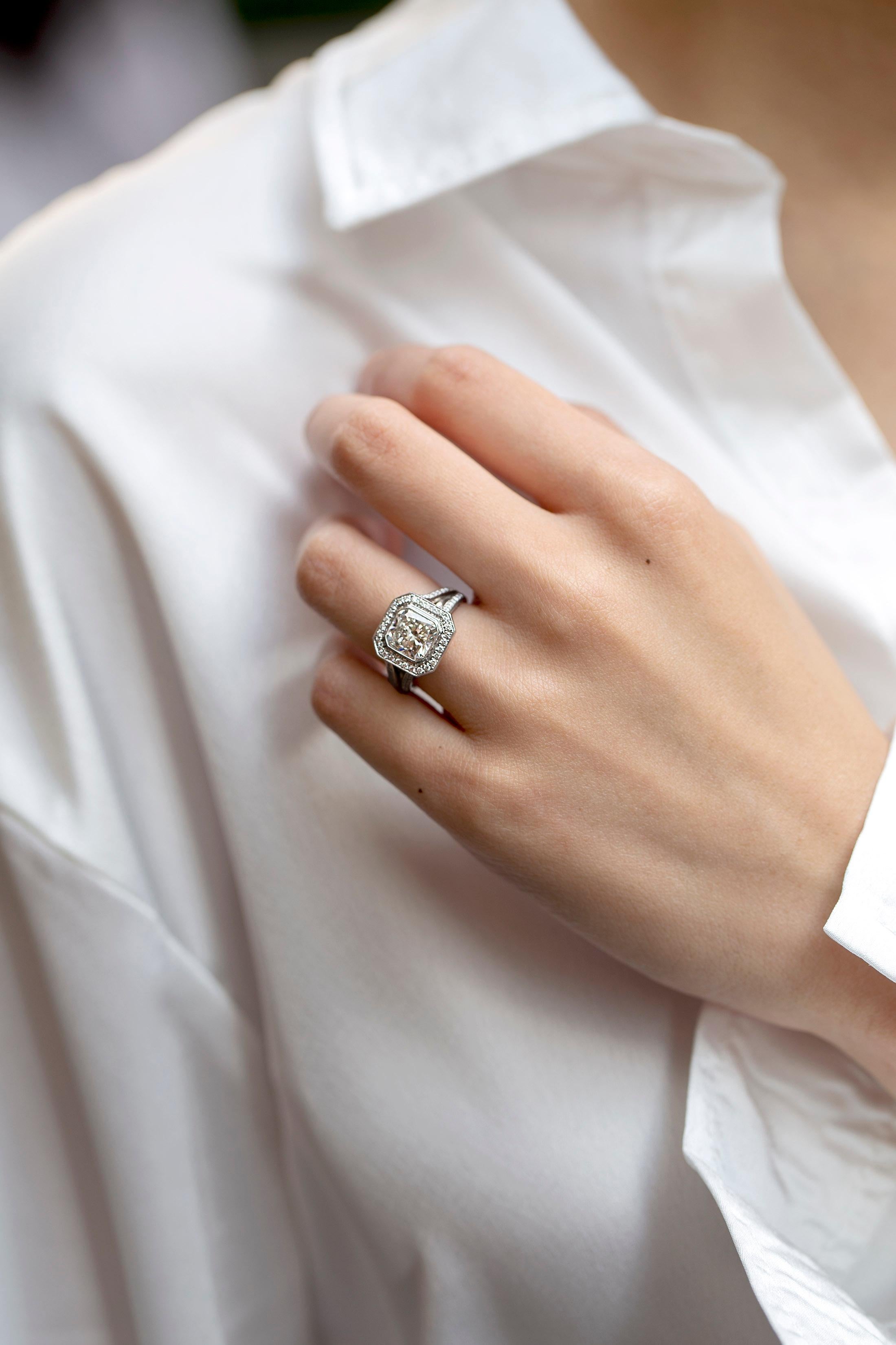 Contemporary GIA Certified 2.54 Carats Radiant Cut Diamond Halo Engagement Ring in Platinum For Sale