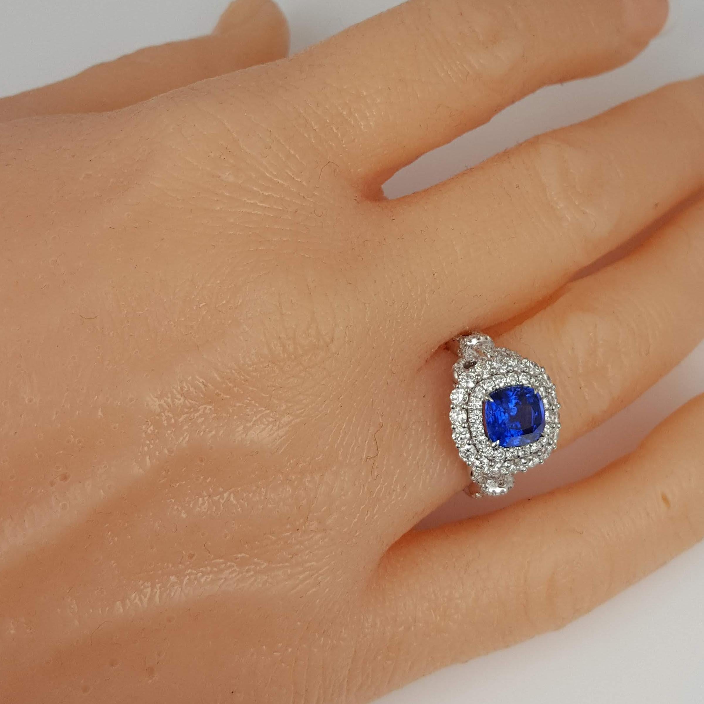 GIA Cert 2.55 Ct Cushion Ceylon Sapphire and 2.44ct Natural Diamond Ring ref1045 In New Condition For Sale In New York, NY