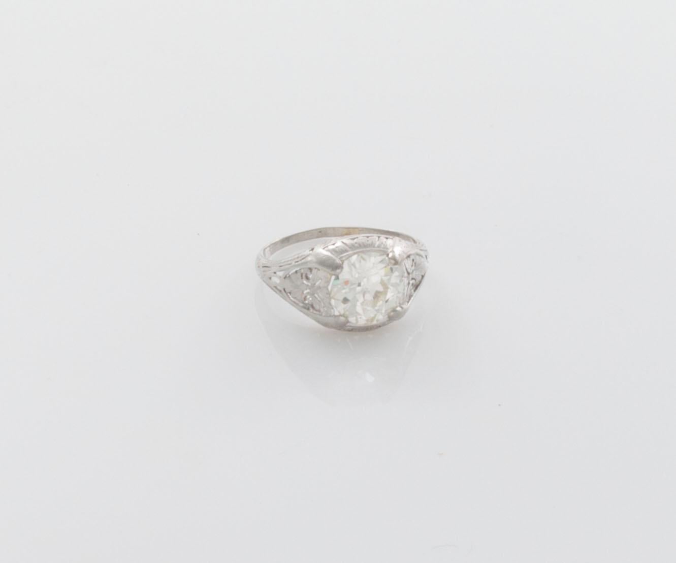 GIA Certified 2.55 Carat Diamond Art Deco Platinum Ring For Sale 3