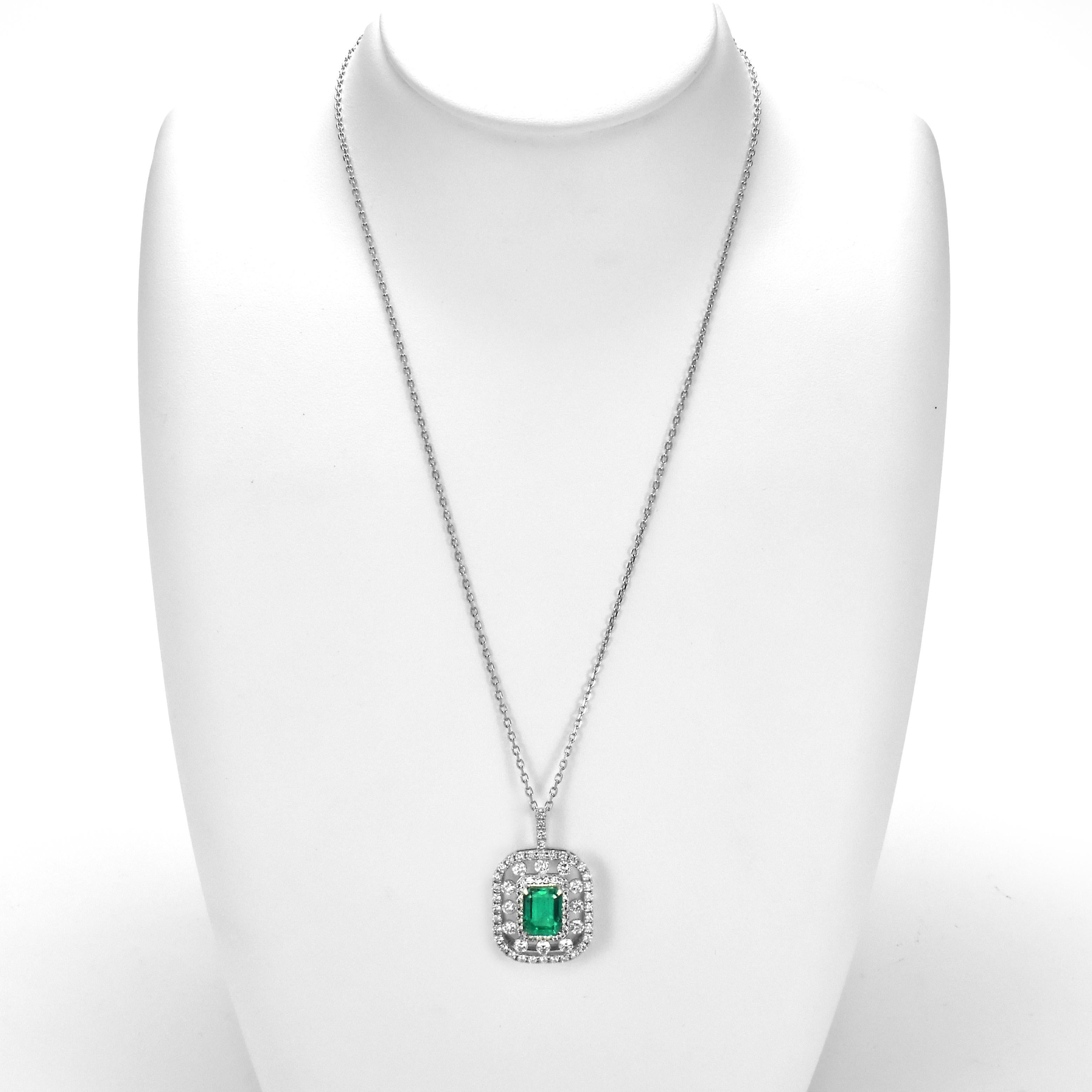 Pendentif en platine avec émeraude colombienne naturelle de 2,55 carats certifiée par le GIA en vente 1