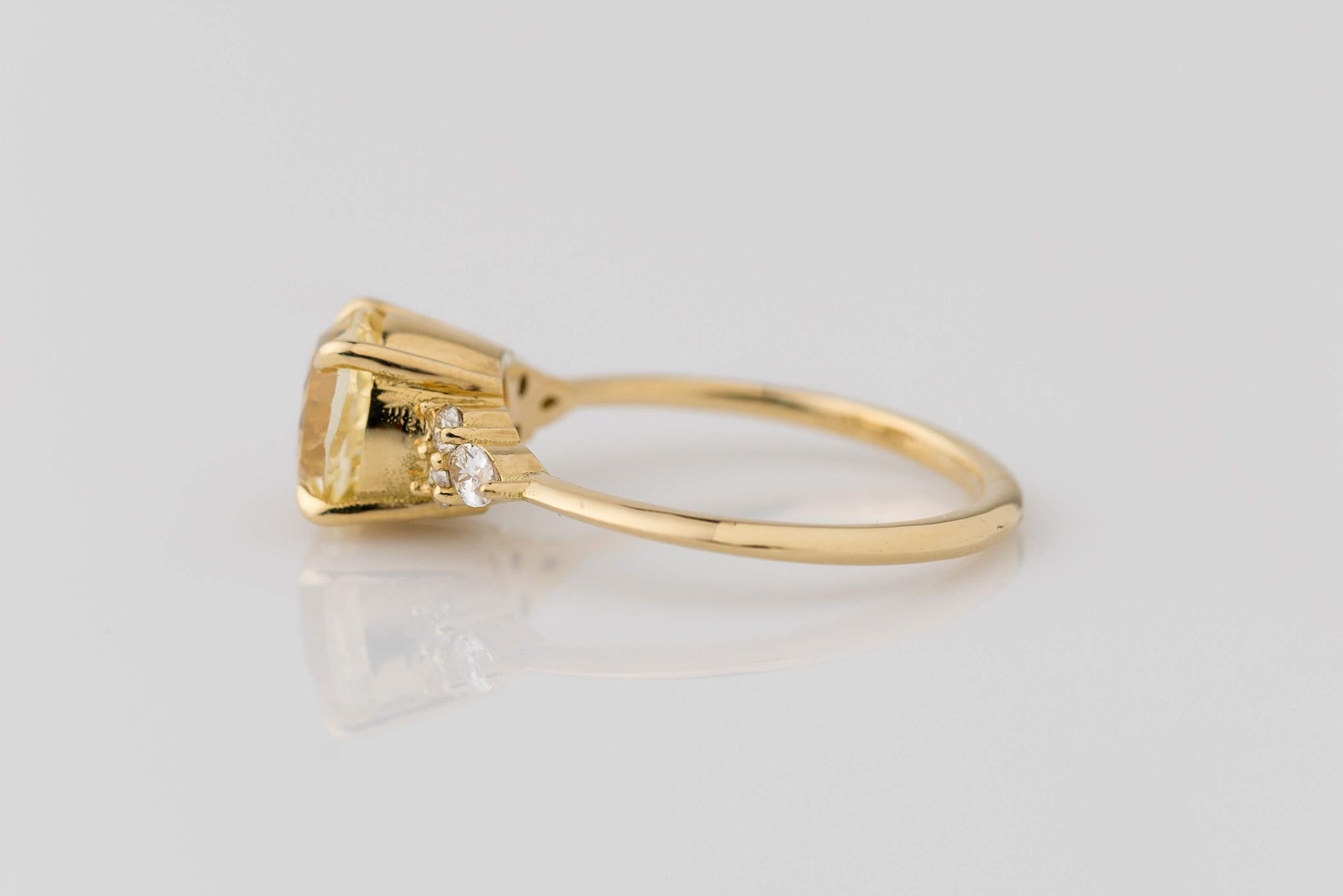 For Sale:  GIA Certified 2.55 Carat Natural Round Yellow Sapphire Diamond Ring 4