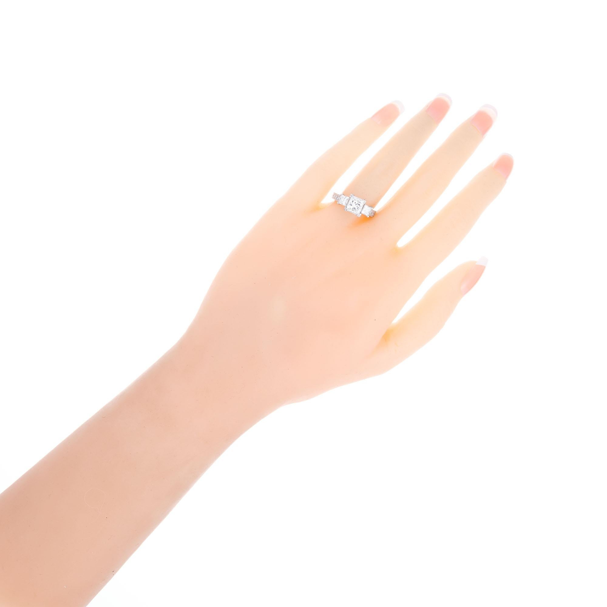 Platin-Verlobungsring mit drei Steinen, GIA-zertifizierter 2,56 Karat Diamant im Quadratschliff Damen im Angebot