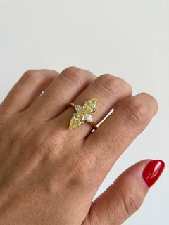 Anillo de diamantes amarillo fantasía doble pera de 2,56 quilates totales certificado por GIA IF/VVS1