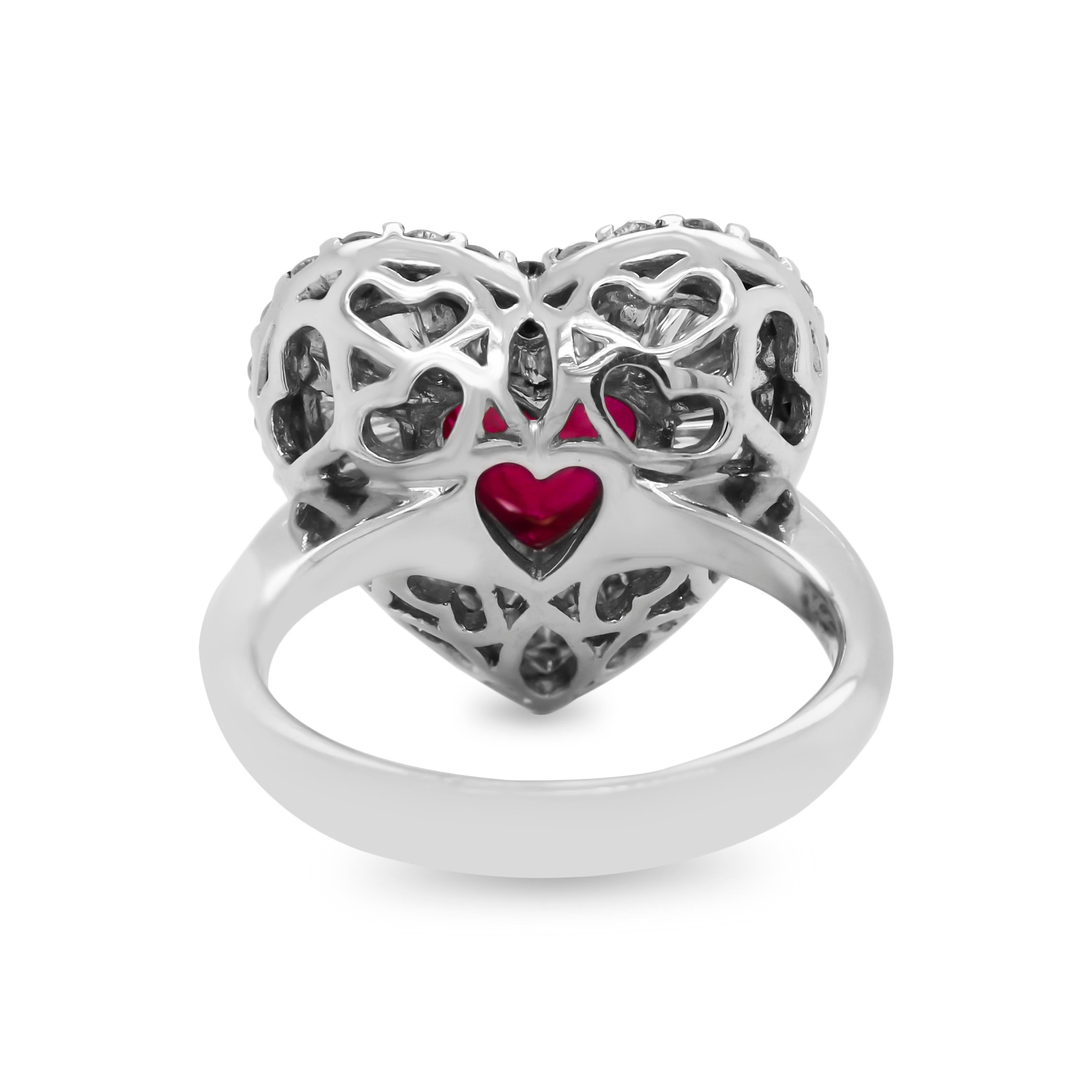 Anillo de diamantes baguette cónicos con rubí en forma de corazón de Birmania de 2,57 quilates certificado por el GIA Corte de corazón en venta
