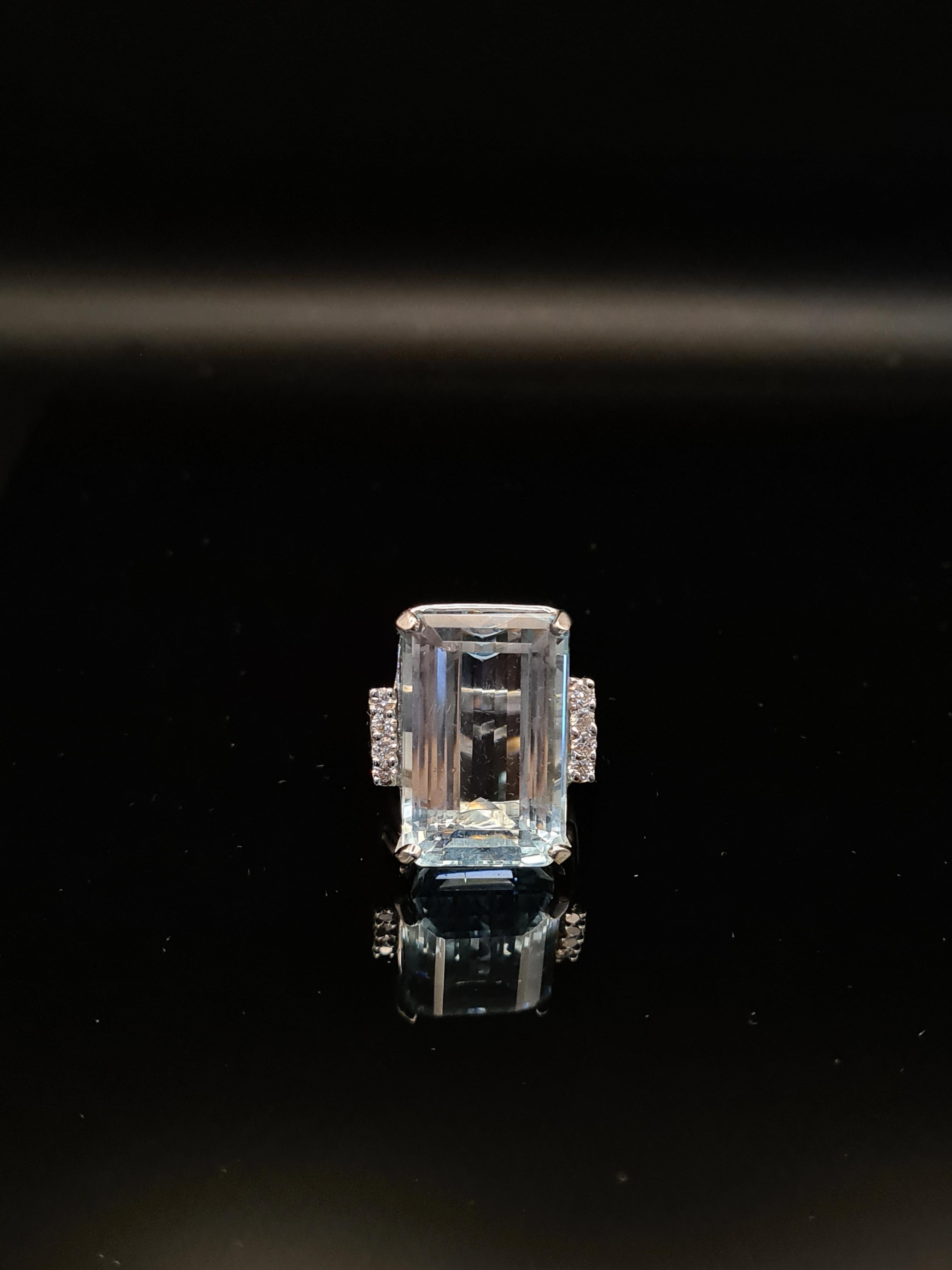 Art Deco GIA Certified 25.84ct Aquamarine and Diamond Cocktail Ring, Set in 14kt White Go For Sale
