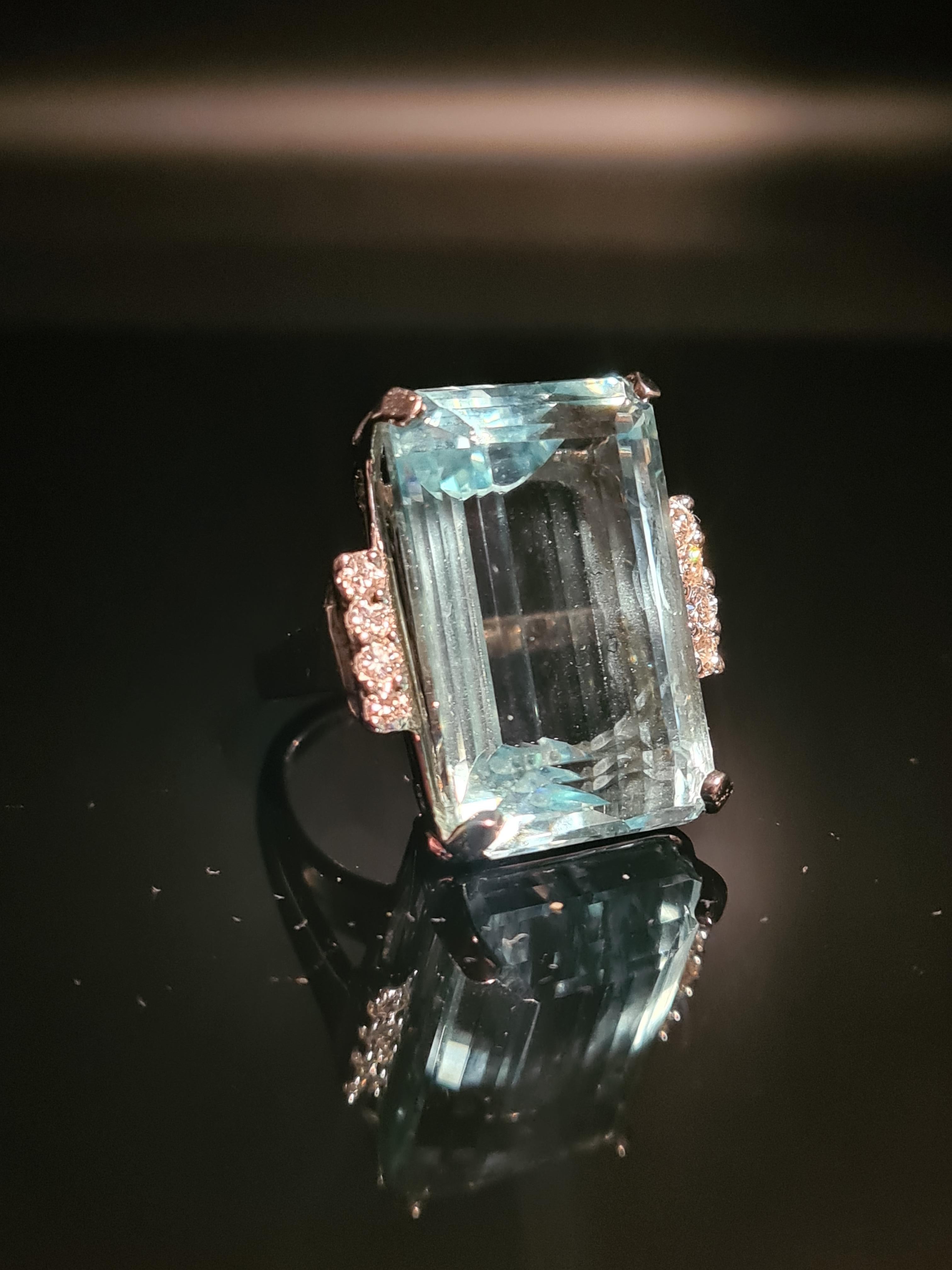Women's GIA Certified 25.84ct Aquamarine and Diamond Cocktail Ring, Set in 14kt White Go For Sale