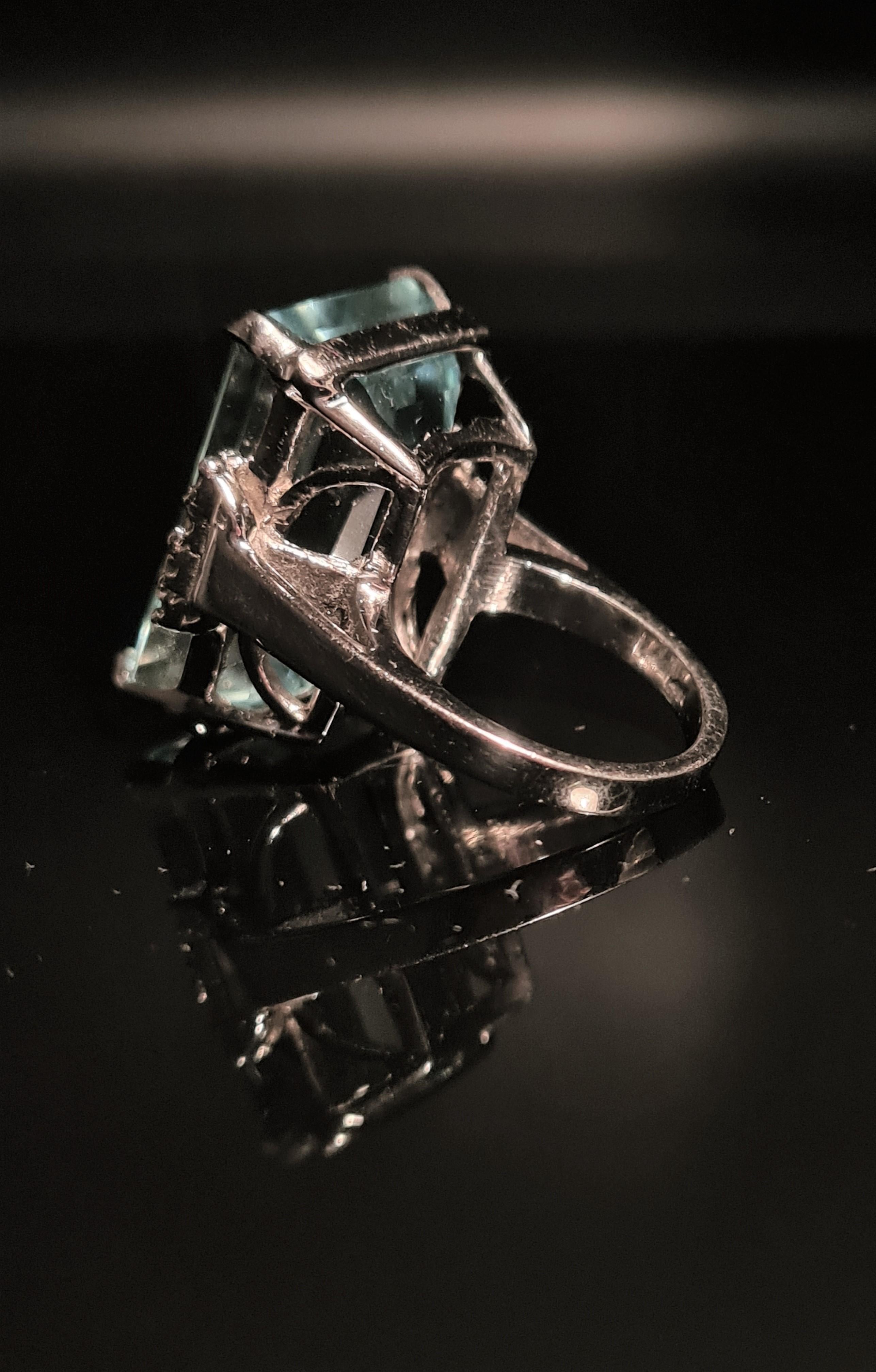 GIA Certified 25.84ct Aquamarine and Diamond Cocktail Ring, Set in 14kt White Go For Sale 1