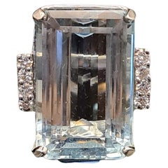 Anello cocktail con acquamarina e diamante certificato GIA da 25,84 carati, incastonato in oro bianco 14 carati