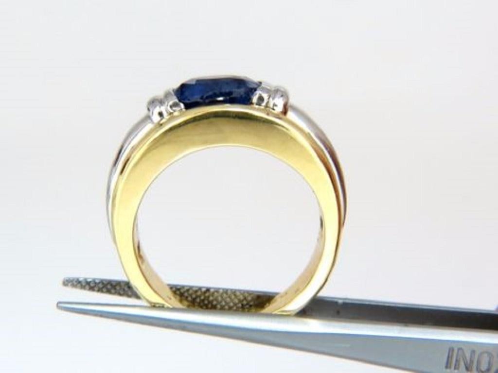 Oval Cut GIA Certified 2.59ct Natural No heat 2.59ct Sapphire Ring 18kt & Platinum For Sale