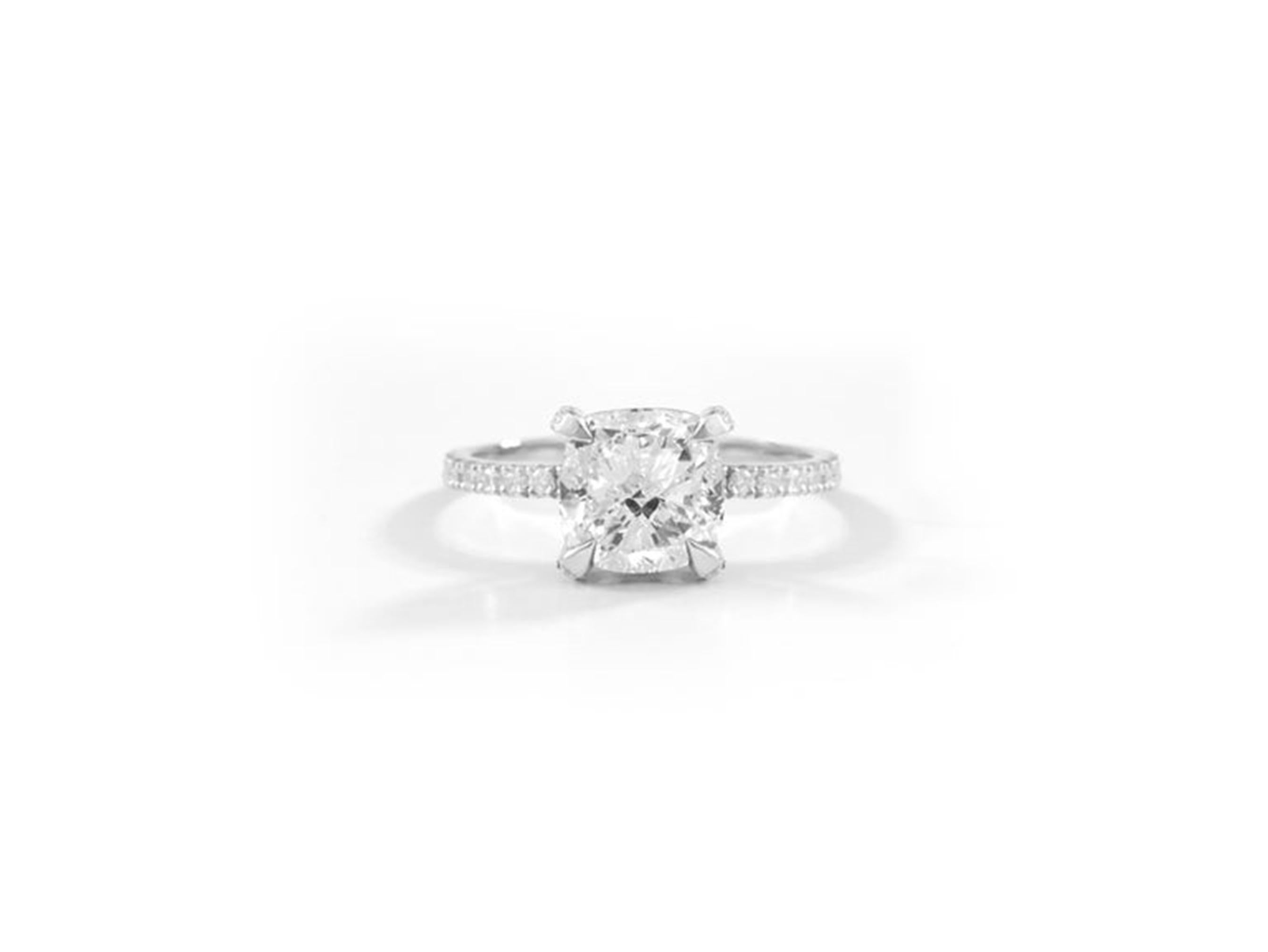 Donna Rapporto GIA Certificato 2,5 Carati F VS Taglio Cuscino Diamante 18k Anello di fidanzamento in vendita