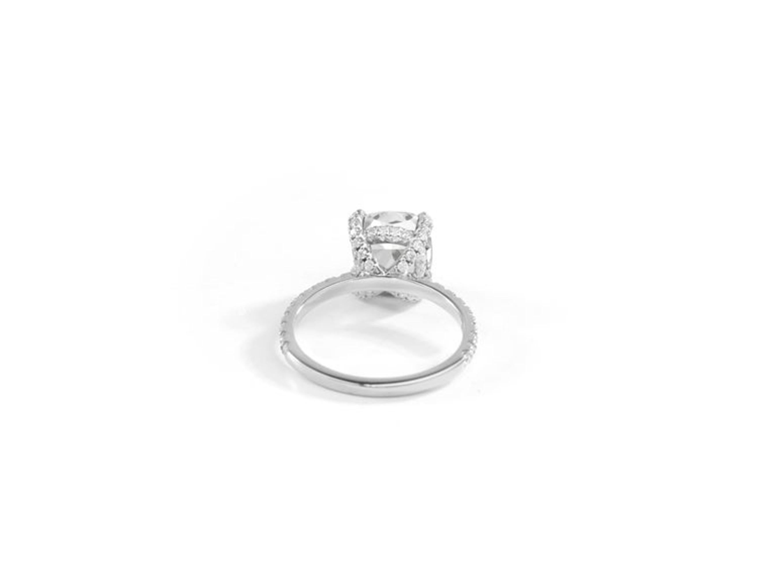 Rapporto GIA Certificato 2,5 Carati F VS Taglio Cuscino Diamante 18k Anello di fidanzamento in vendita 1