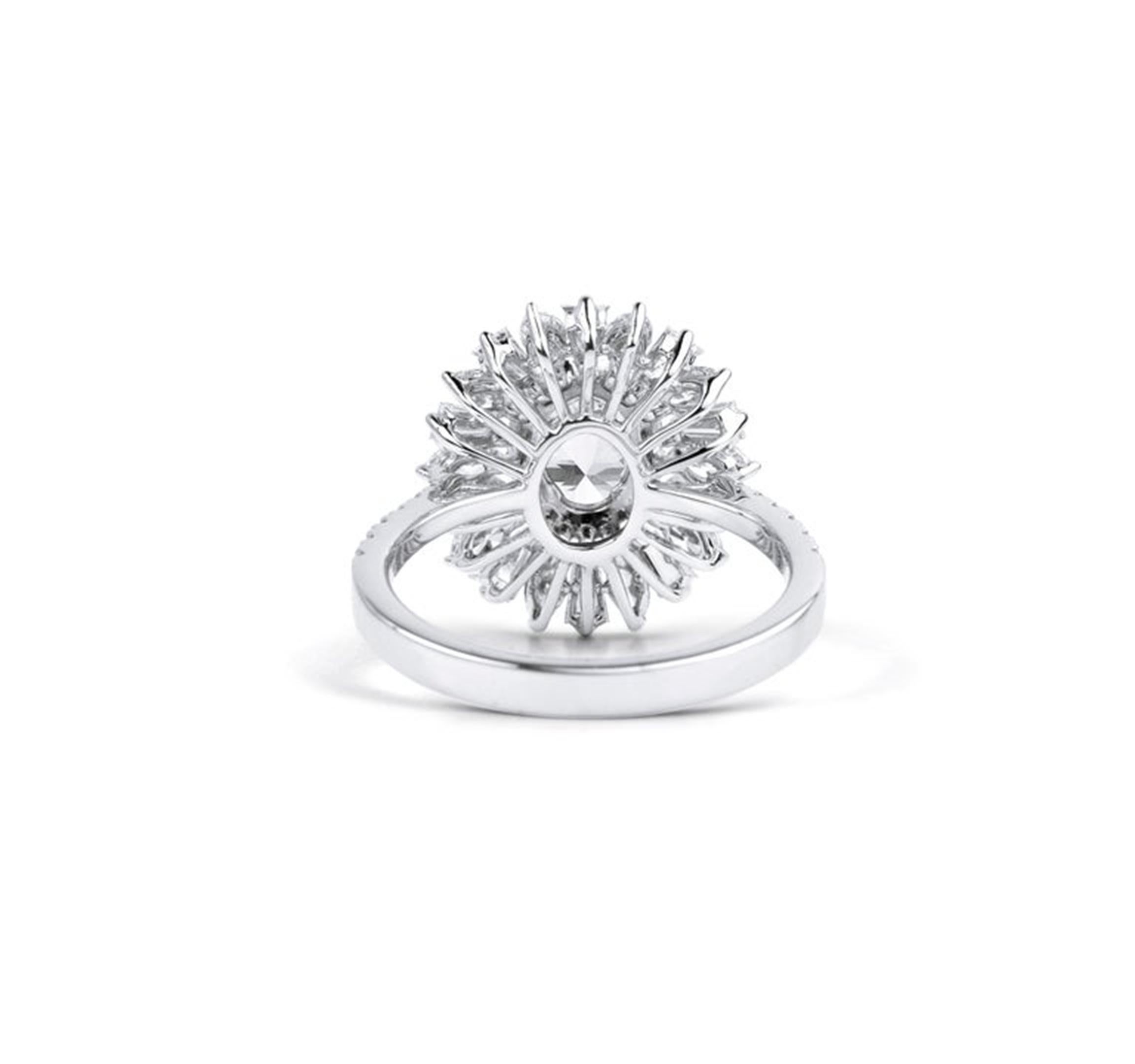 Anillo de cóctel con doble halo de diamantes ovalados de 2,5 ct en oro blanco de 18 quilates con certificado GIA en venta 2