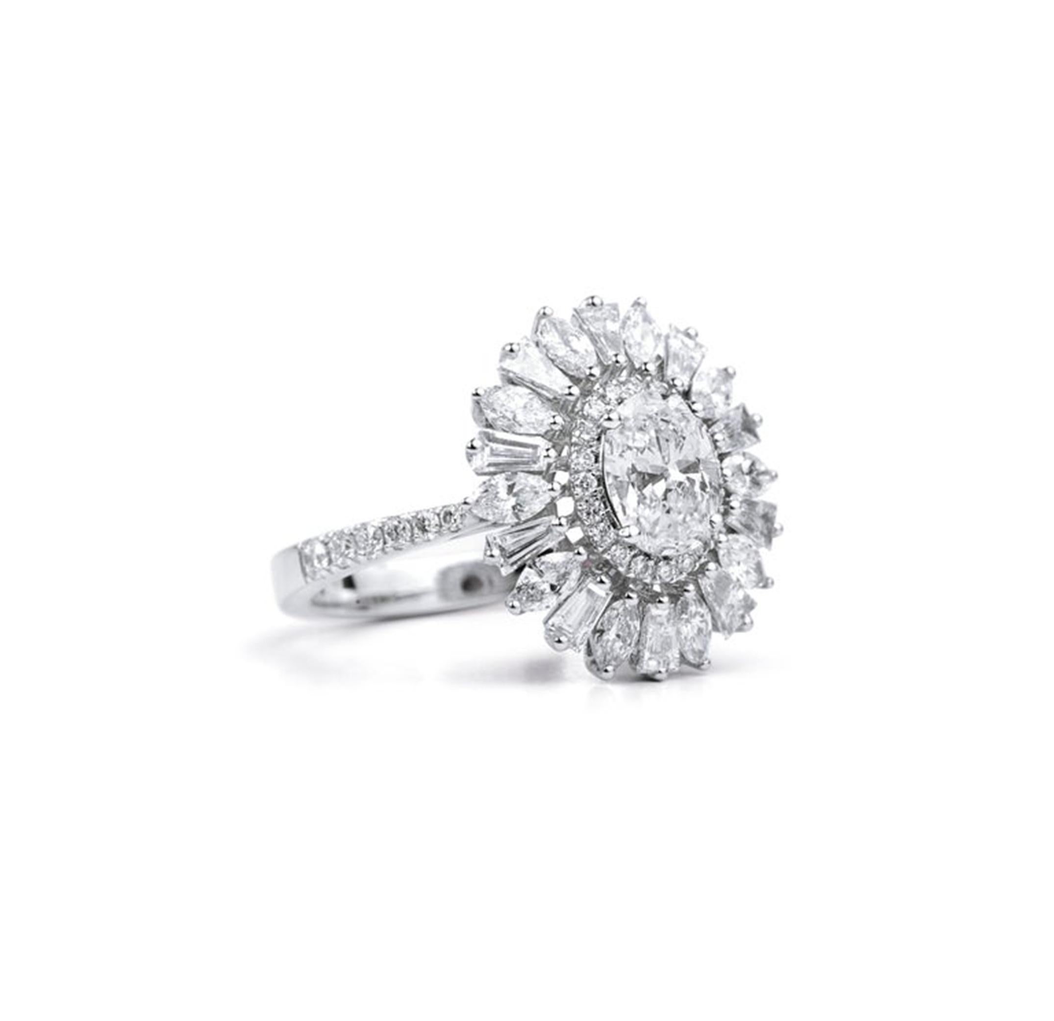 Anillo de cóctel con doble halo de diamantes ovalados de 2,5 ct en oro blanco de 18 quilates con certificado GIA en venta 3