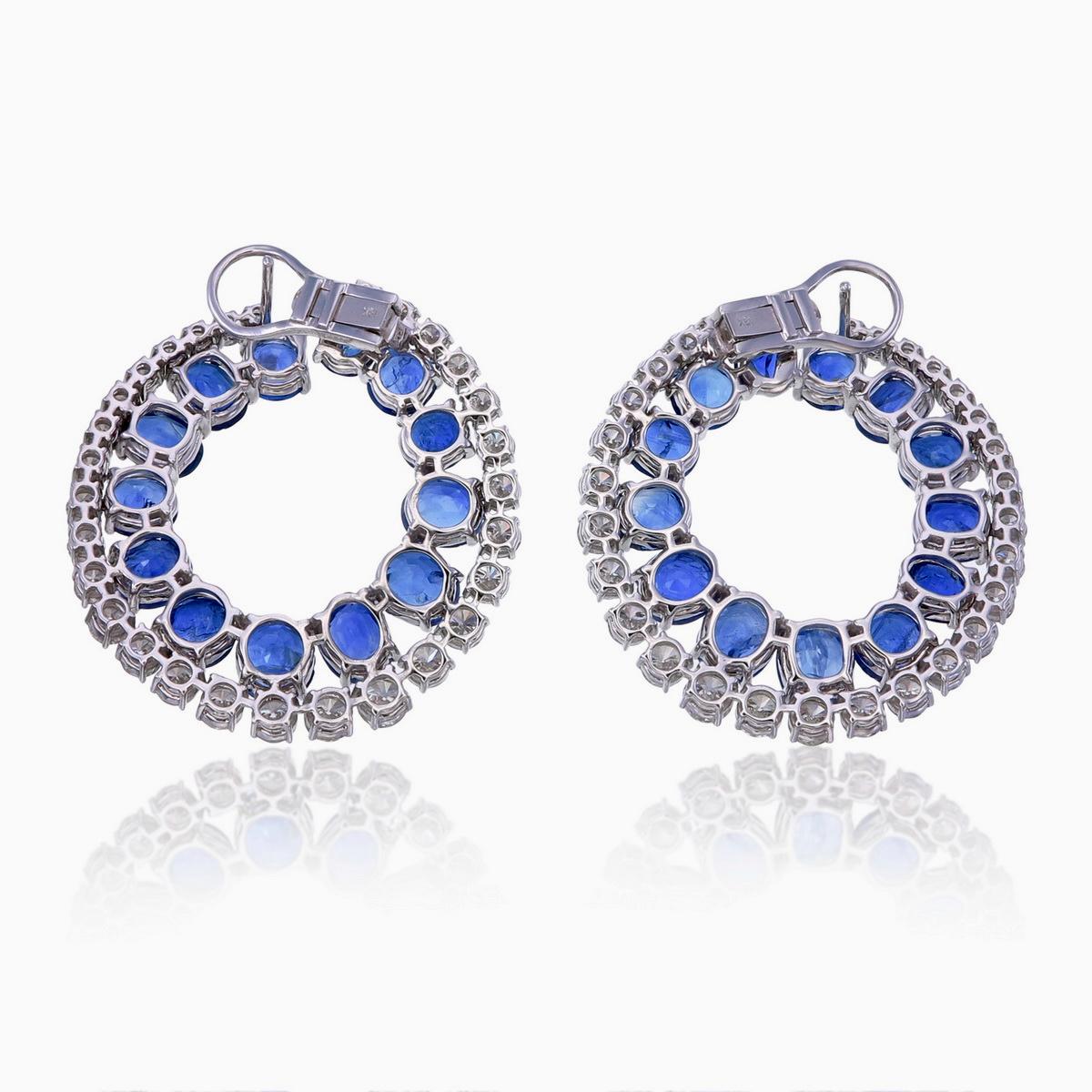 Taille ovale Boucles d'oreilles en diamants et saphir bleu de Birmanie, certifié GIA, de 26 carats, sans chaleur en vente
