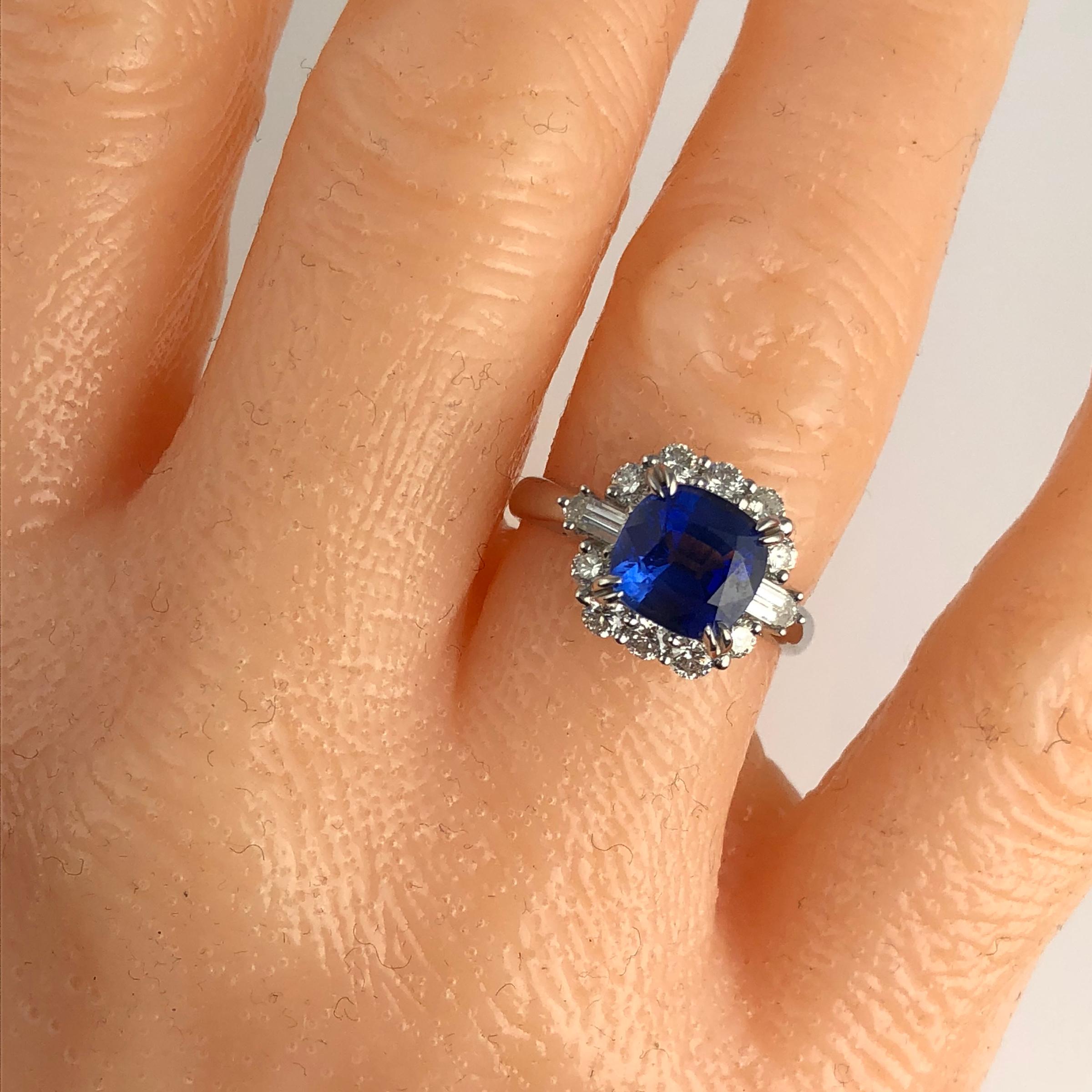 GIA Certified 2.60 Carat Cushion Cut Blue Sapphire and Diamond Halo Ring ref471 In New Condition For Sale In New York, NY
