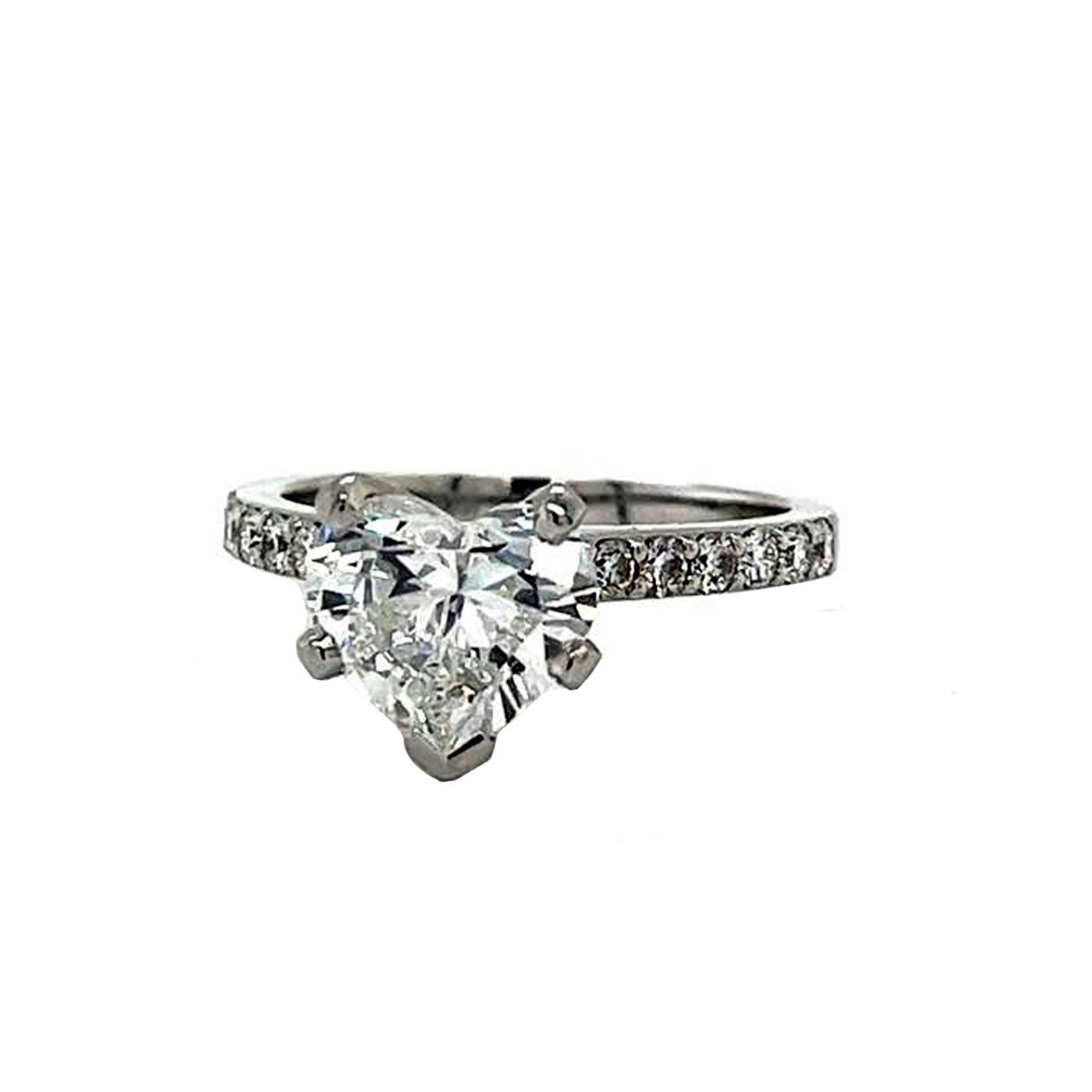 Women's GIA Certified 2.60 Carat Heart Shape Brilliant Cut VVS1 Platinum Diamond Ring For Sale