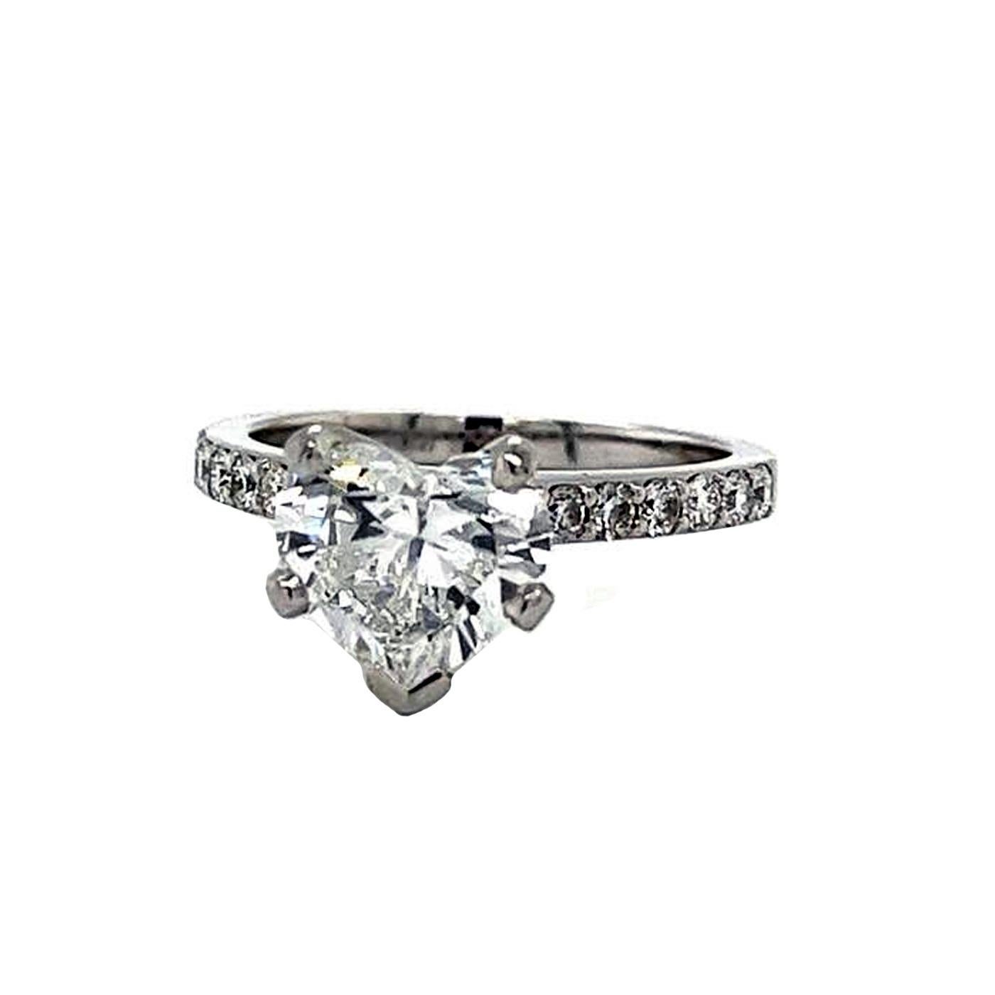 GIA Certified 2.60 Carat Heart Shape Brilliant Cut VVS1 Platinum Diamond Ring For Sale 1