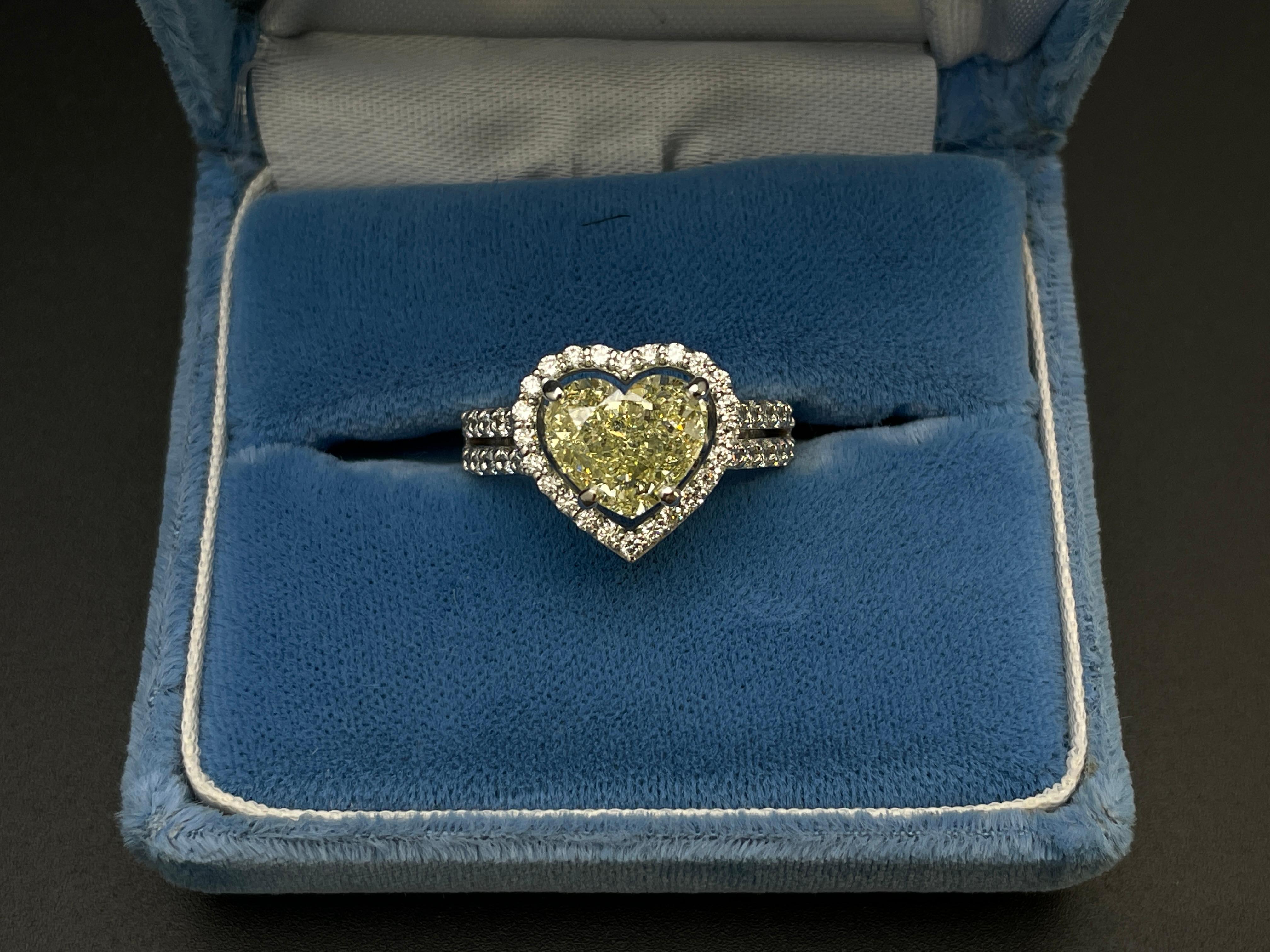Women's or Men's GIA Certified 2.61 Carat Natural Fancy Yellow Heart Diamond 18K Engagement Ring For Sale