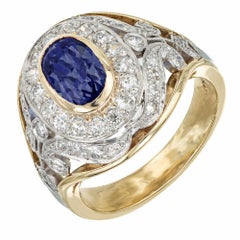 Anello da cocktail in oro e platino con zaffiro ovale certificato GIA da 2,60 carati e diamante aureolato