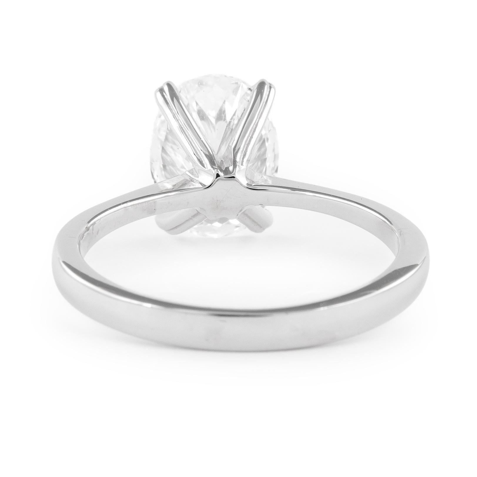 Donna Anello di fidanzamento con diamanti D SI1 con taglio ovale certificato GIA da 2,61 carati in oro bianco in vendita