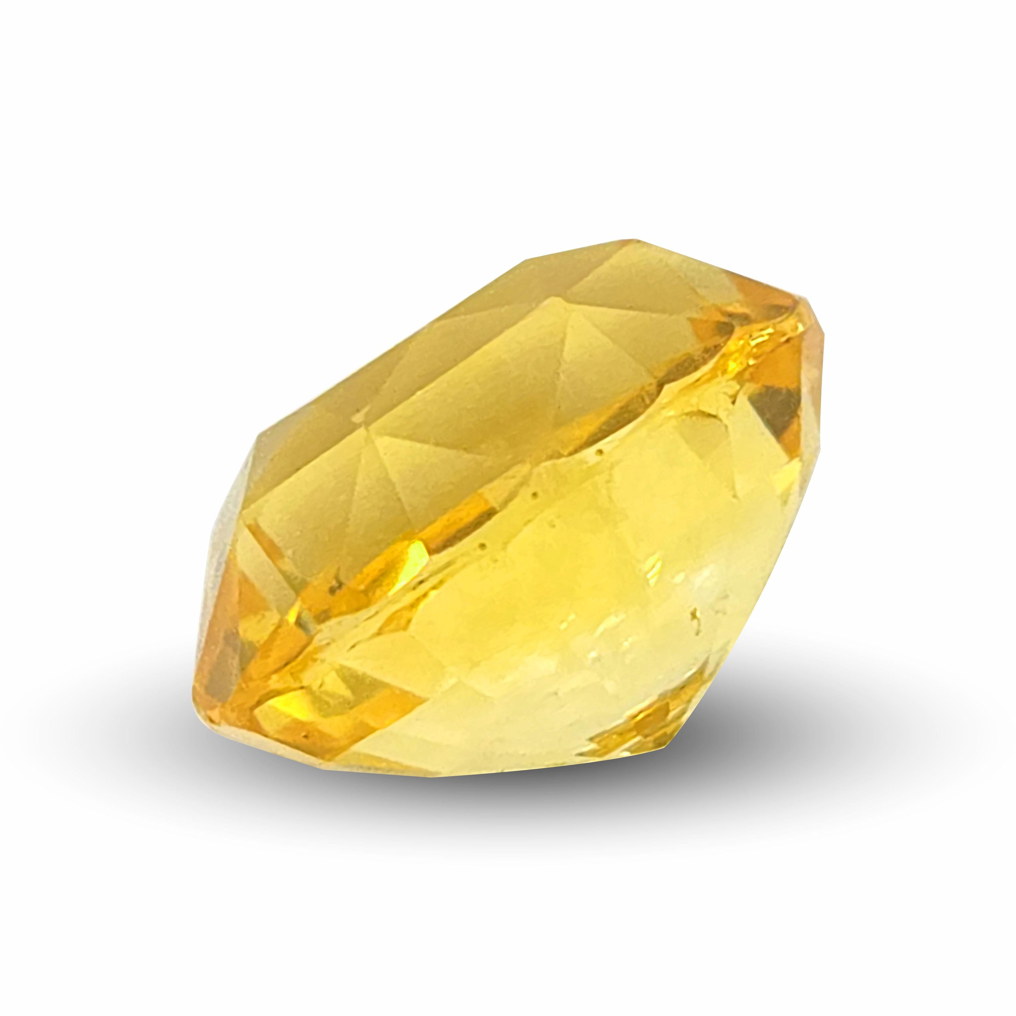 GIA Certified 2.62 Carats Heated Yellow Sapphire In New Condition For Sale In Los Angeles, CA