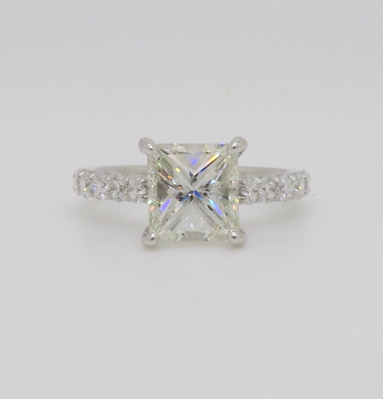 Bague en or blanc 14k certifiée GIA avec un diamant de taille Princesse de 2.62CTW  en vente 5