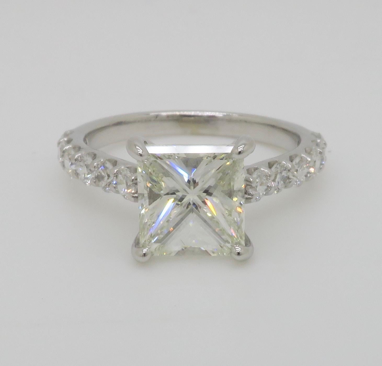 Bague en or blanc 14k certifiée GIA avec un diamant de taille Princesse de 2.62CTW  en vente 7