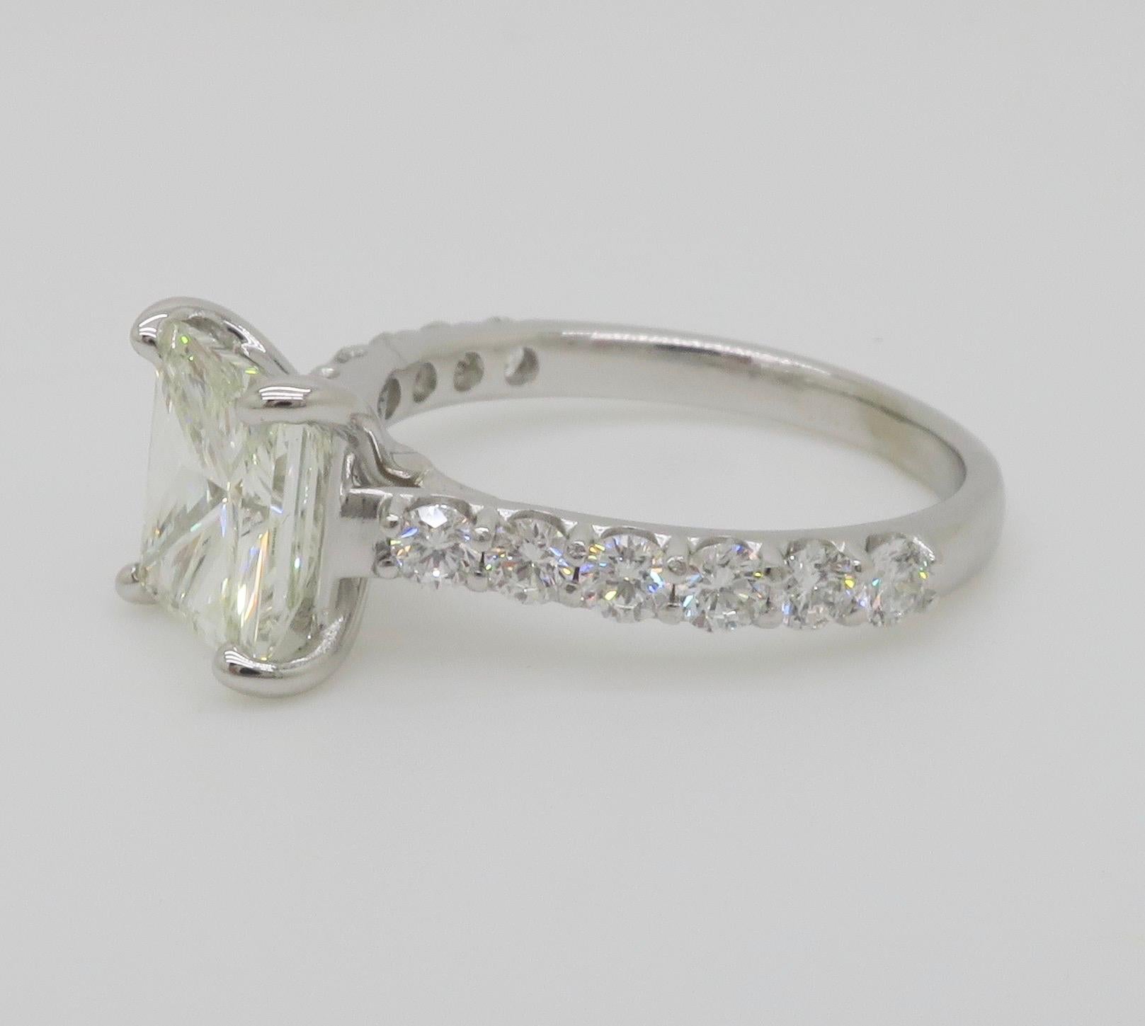 Bague en or blanc 14k certifiée GIA avec un diamant de taille Princesse de 2.62CTW  en vente 8