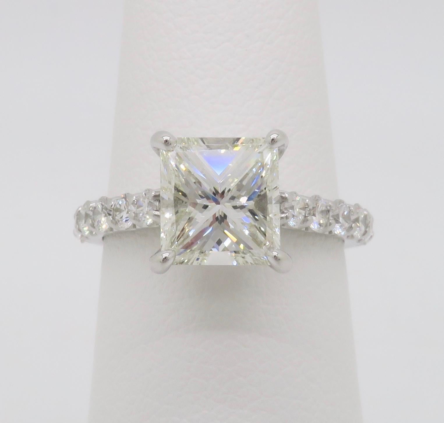 Bague en or blanc 14k certifiée GIA avec un diamant de taille Princesse de 2.62CTW  Neuf - En vente à Webster, NY